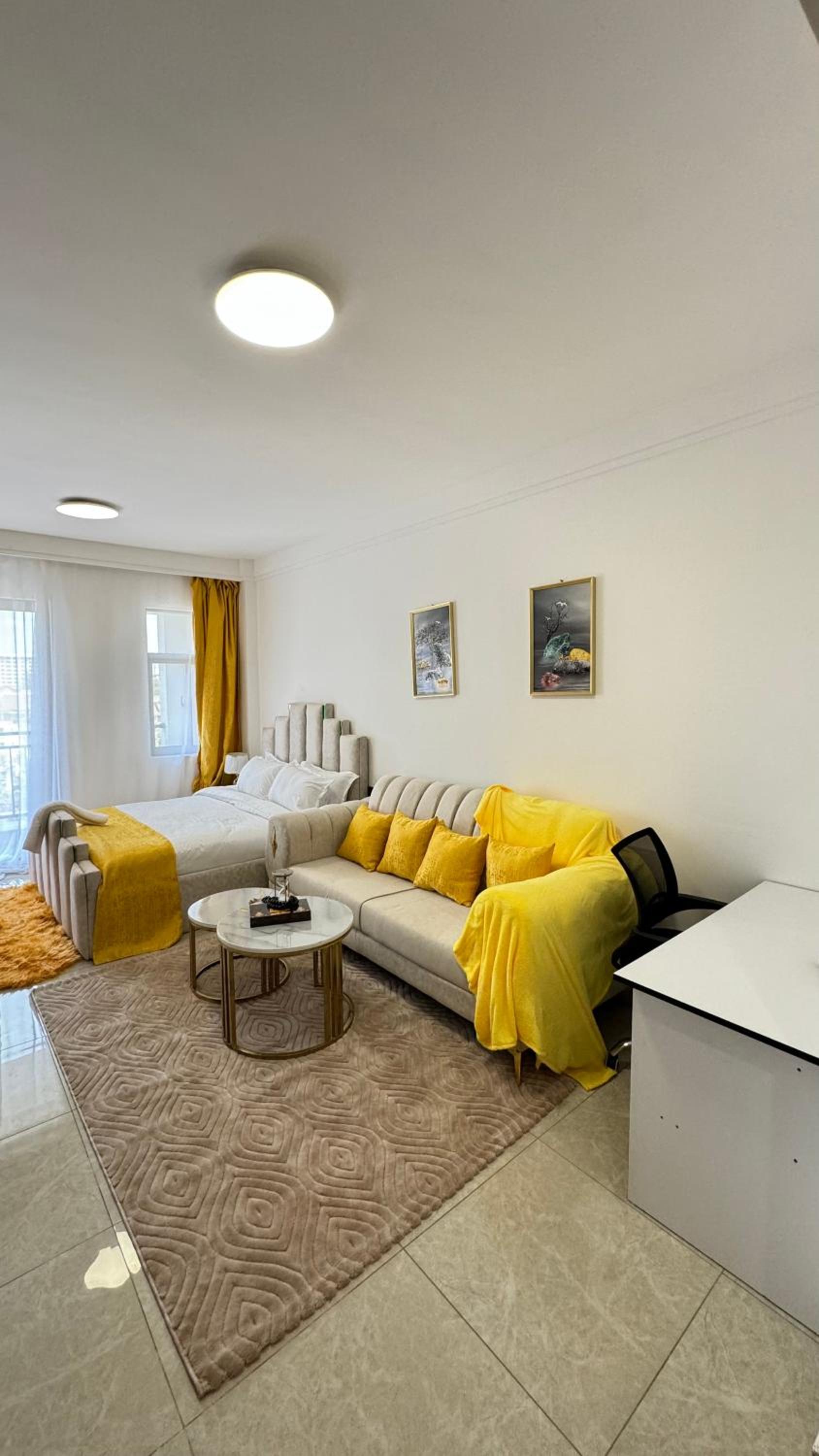 One-Bedroom Apartment photo 1