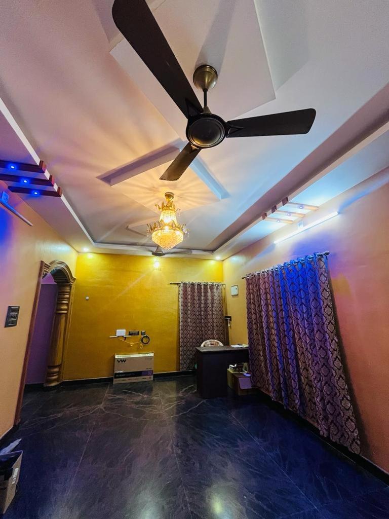 One-Bedroom House photo 1