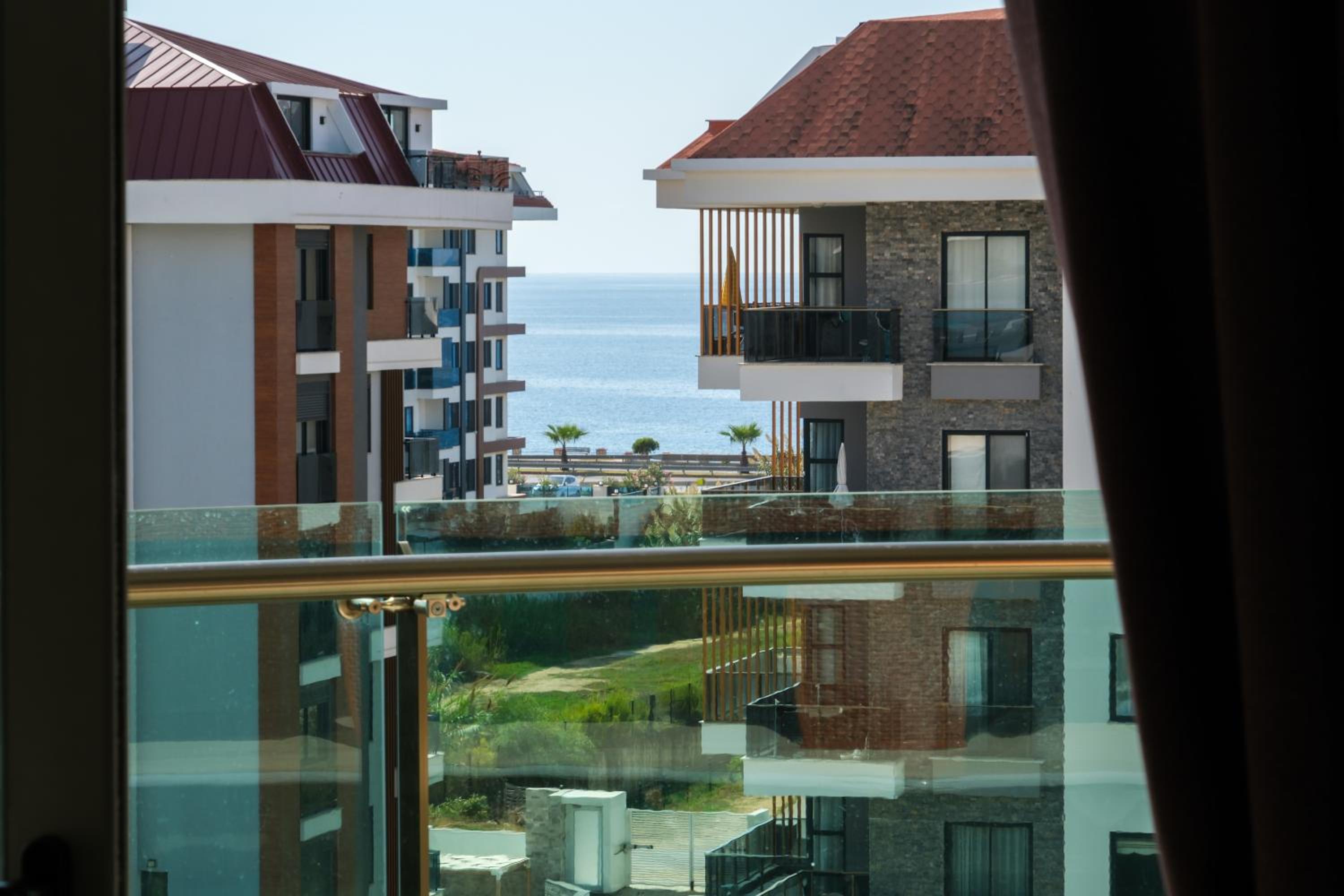 Family Room With Balcony photo 3