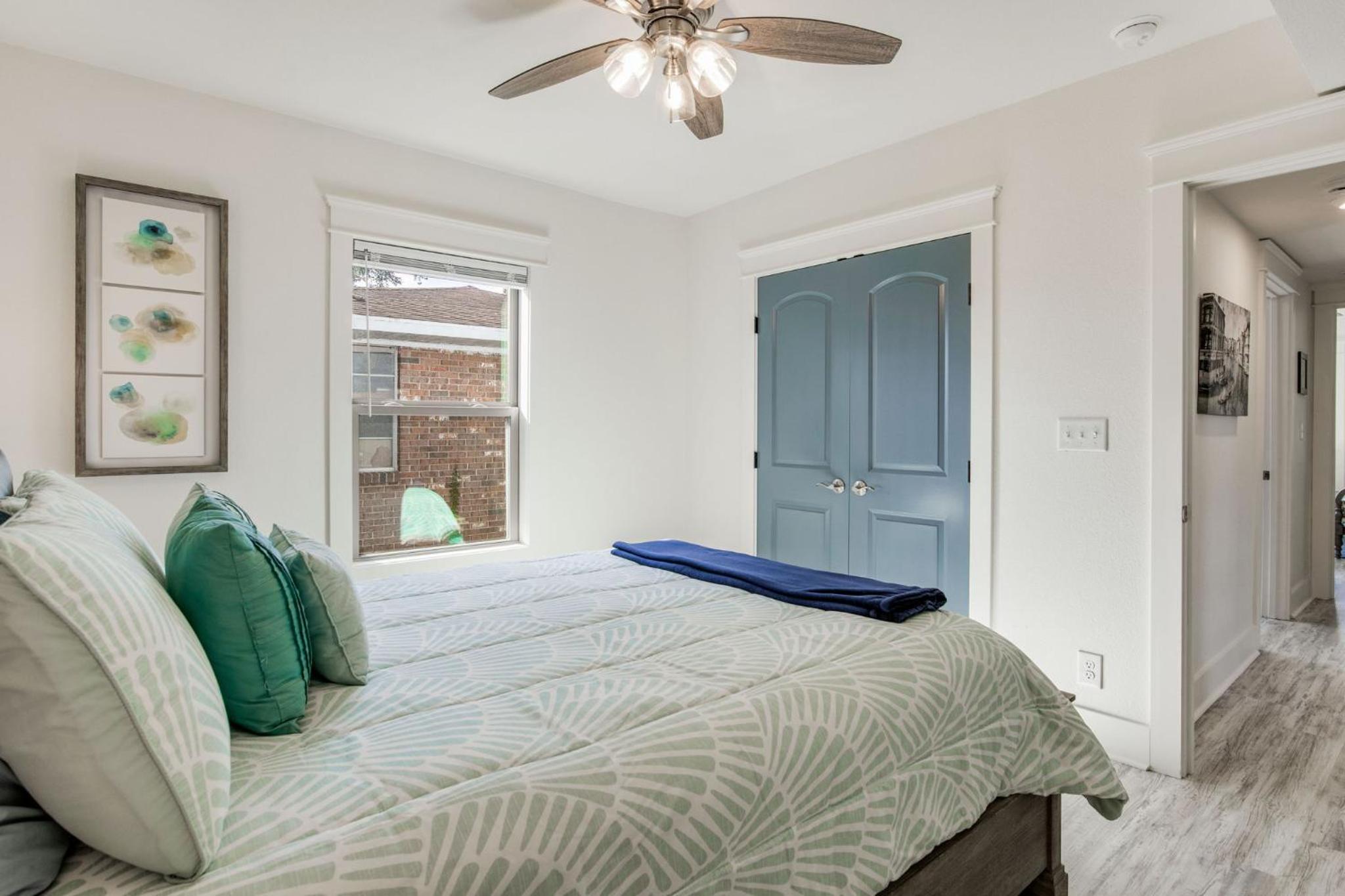 Five-Bedroom House photo 1