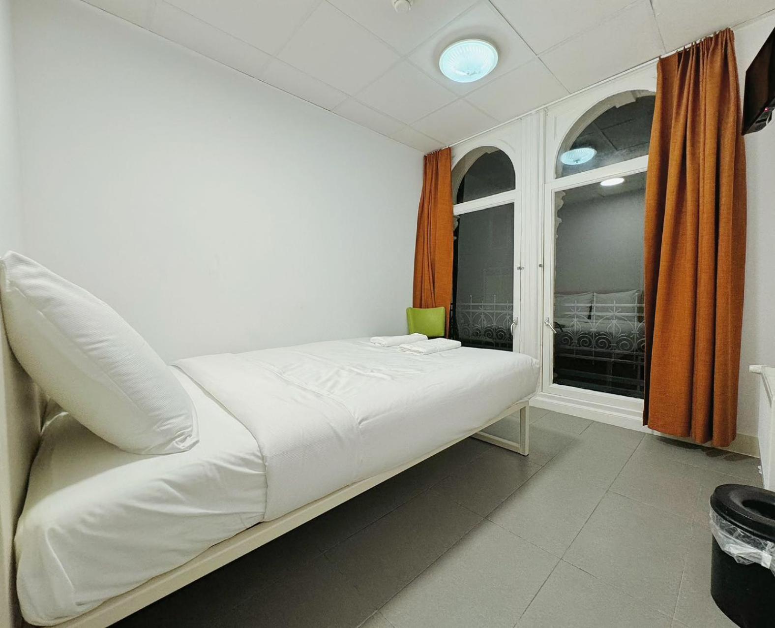 Double Room with Shared Bathroom photo 2