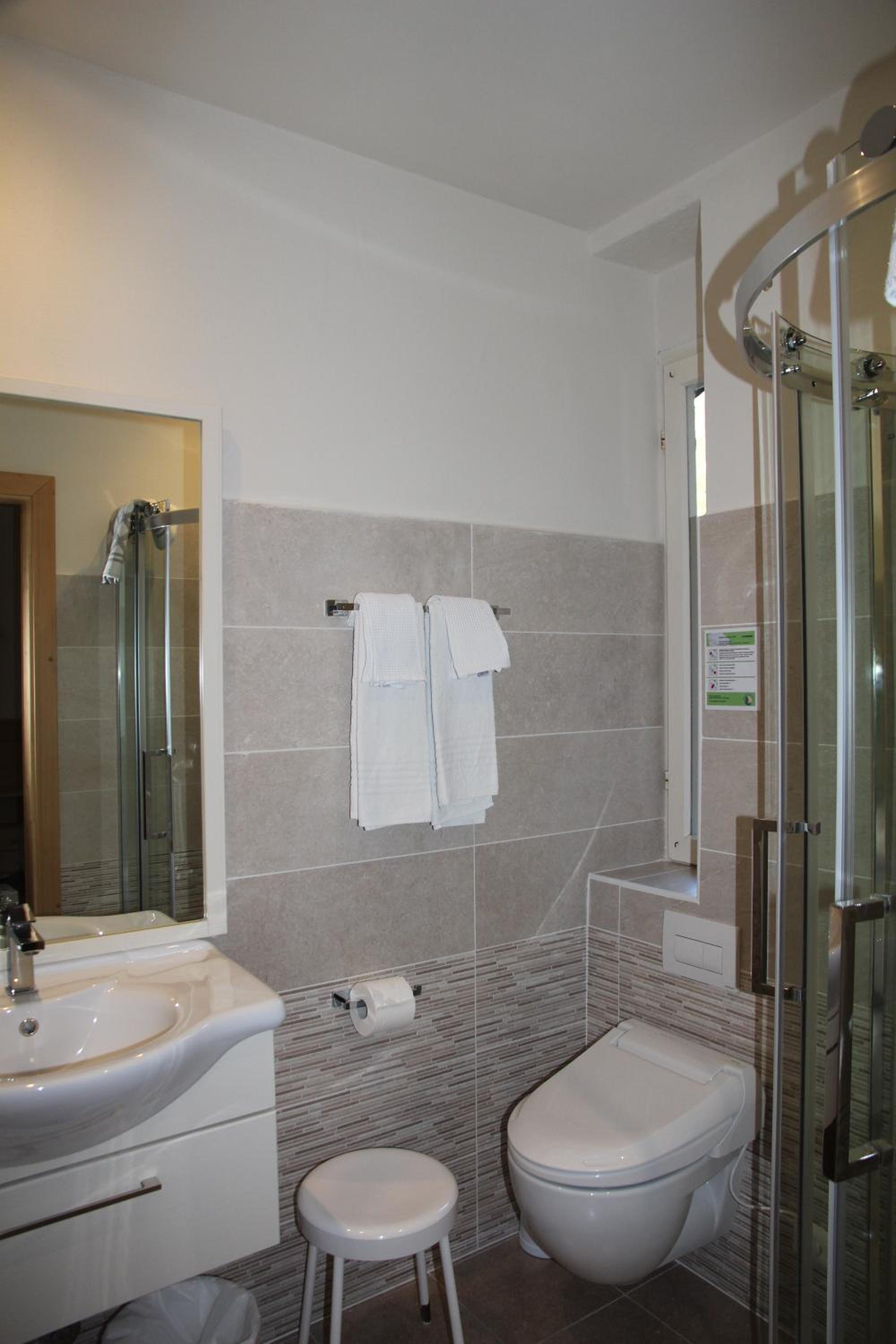 Double Or Twin Room With Lake View photo 3
