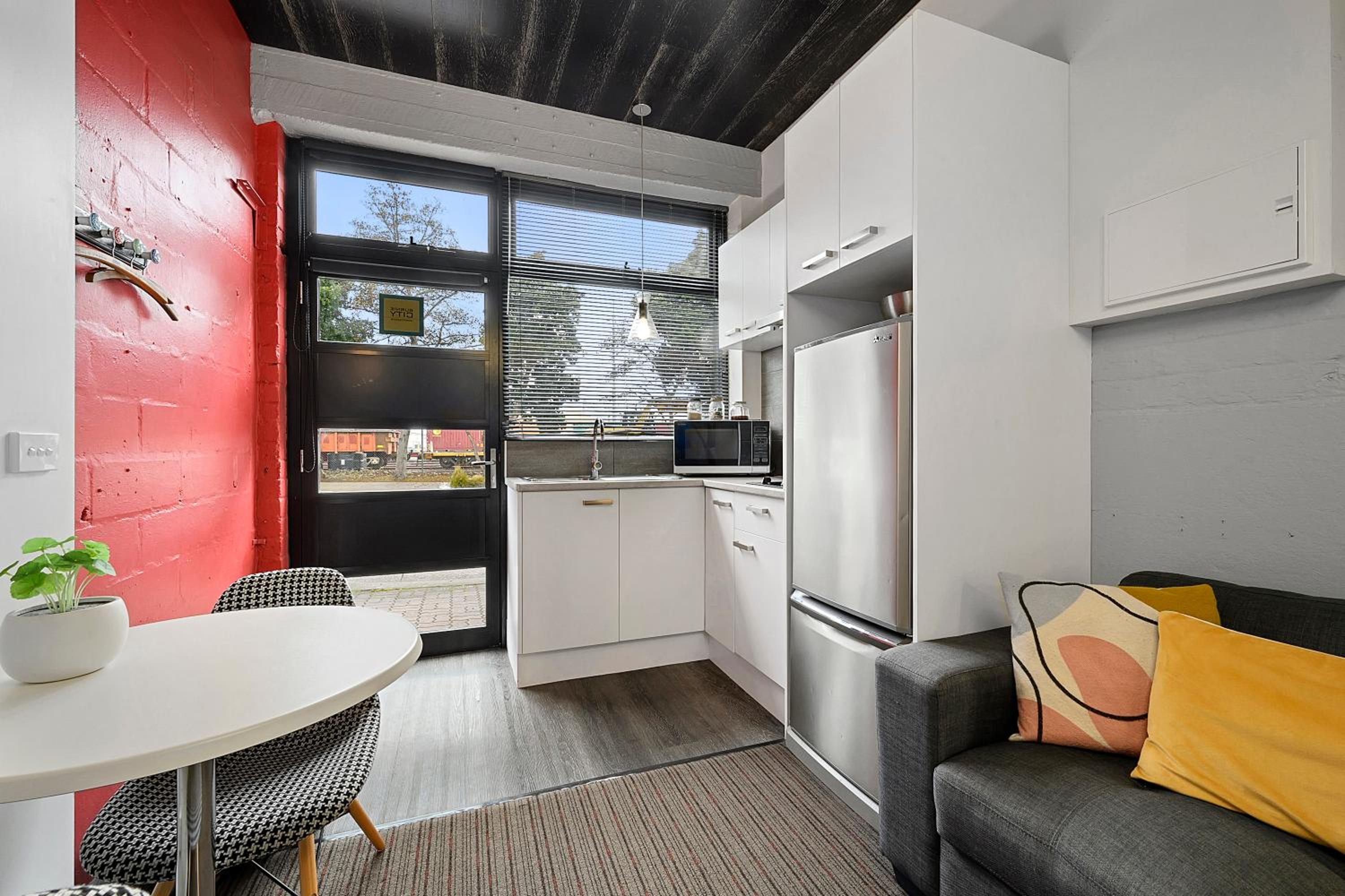 Apt 3: Studio at Marine Terrace (Qn) photo 2
