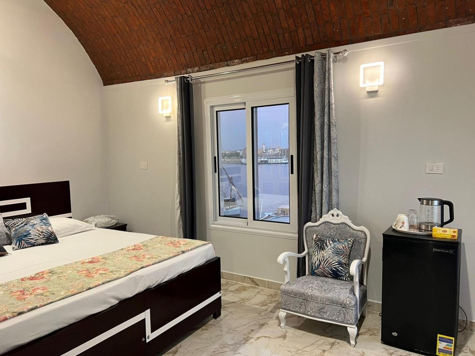 One-Bedroom Suite - Photo 8