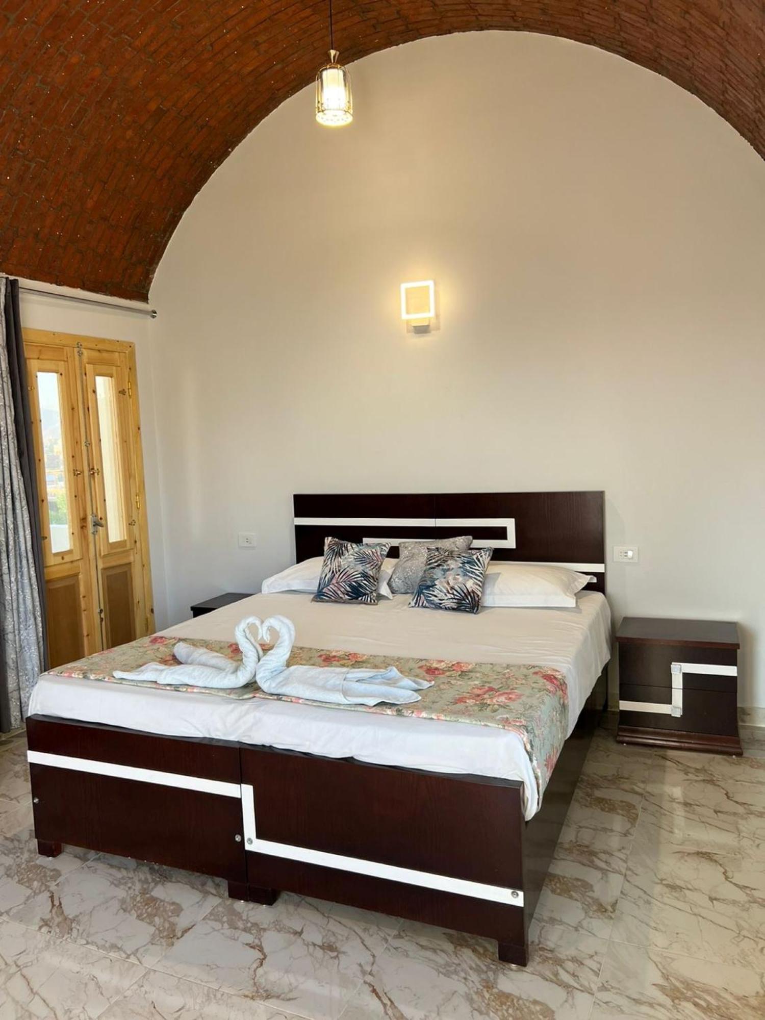 One-Bedroom Suite - Photo 12