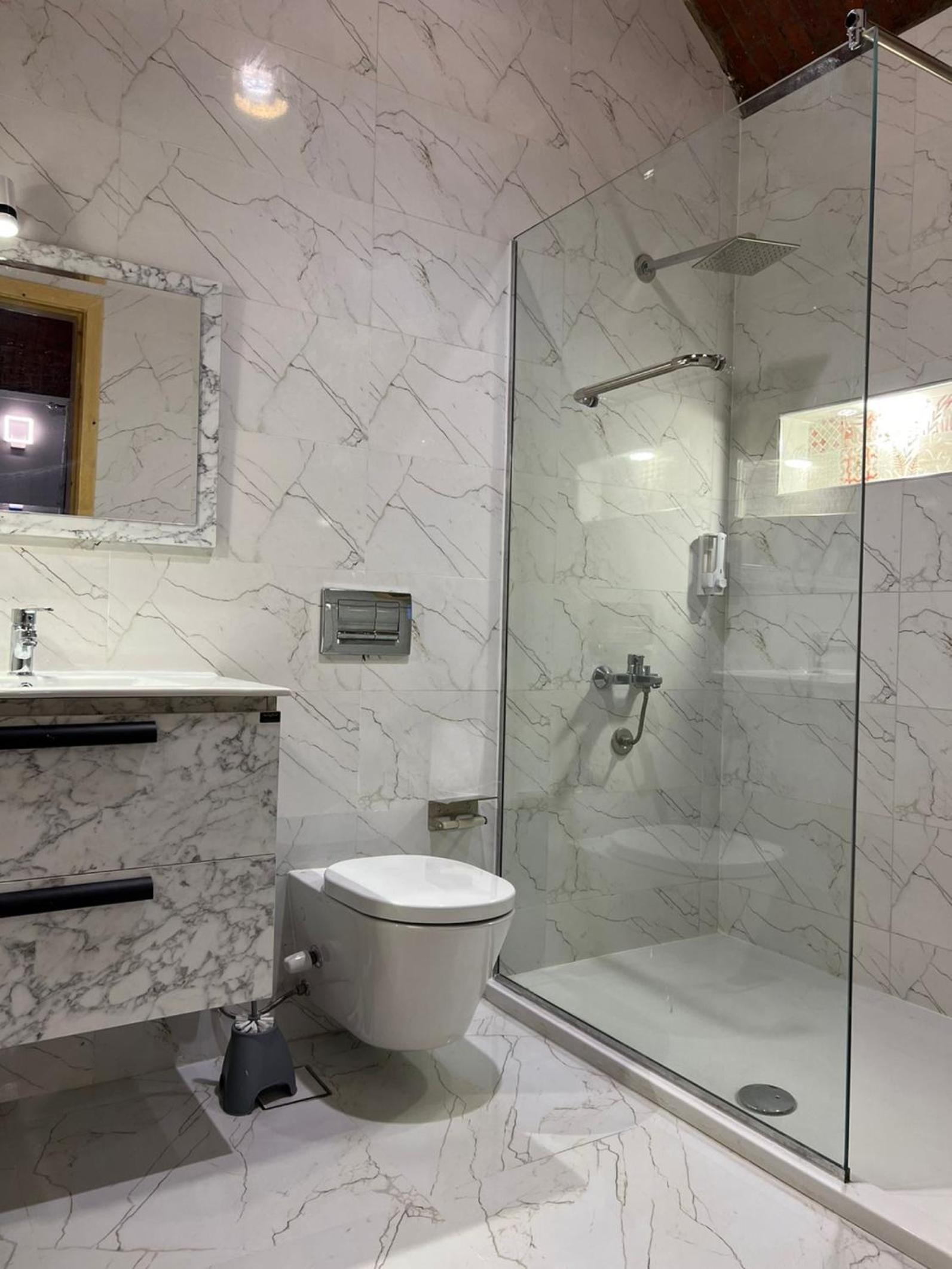 One-Bedroom Suite - Photo 17