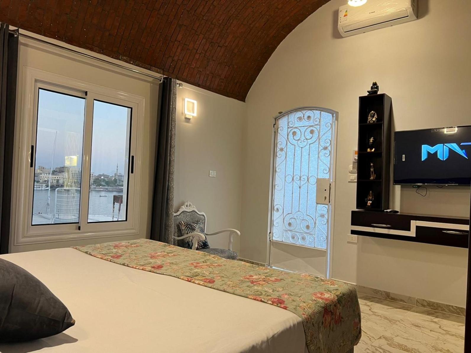 One-Bedroom Suite - Photo 15