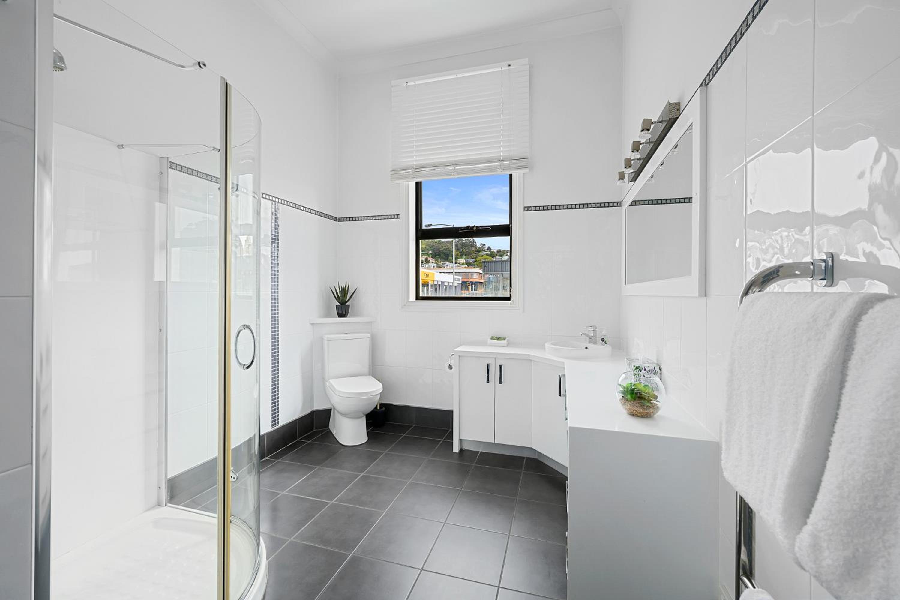 Apt 2: Two Bedroom Apartment at Marine Terrace (Qn+Qn) photo 3