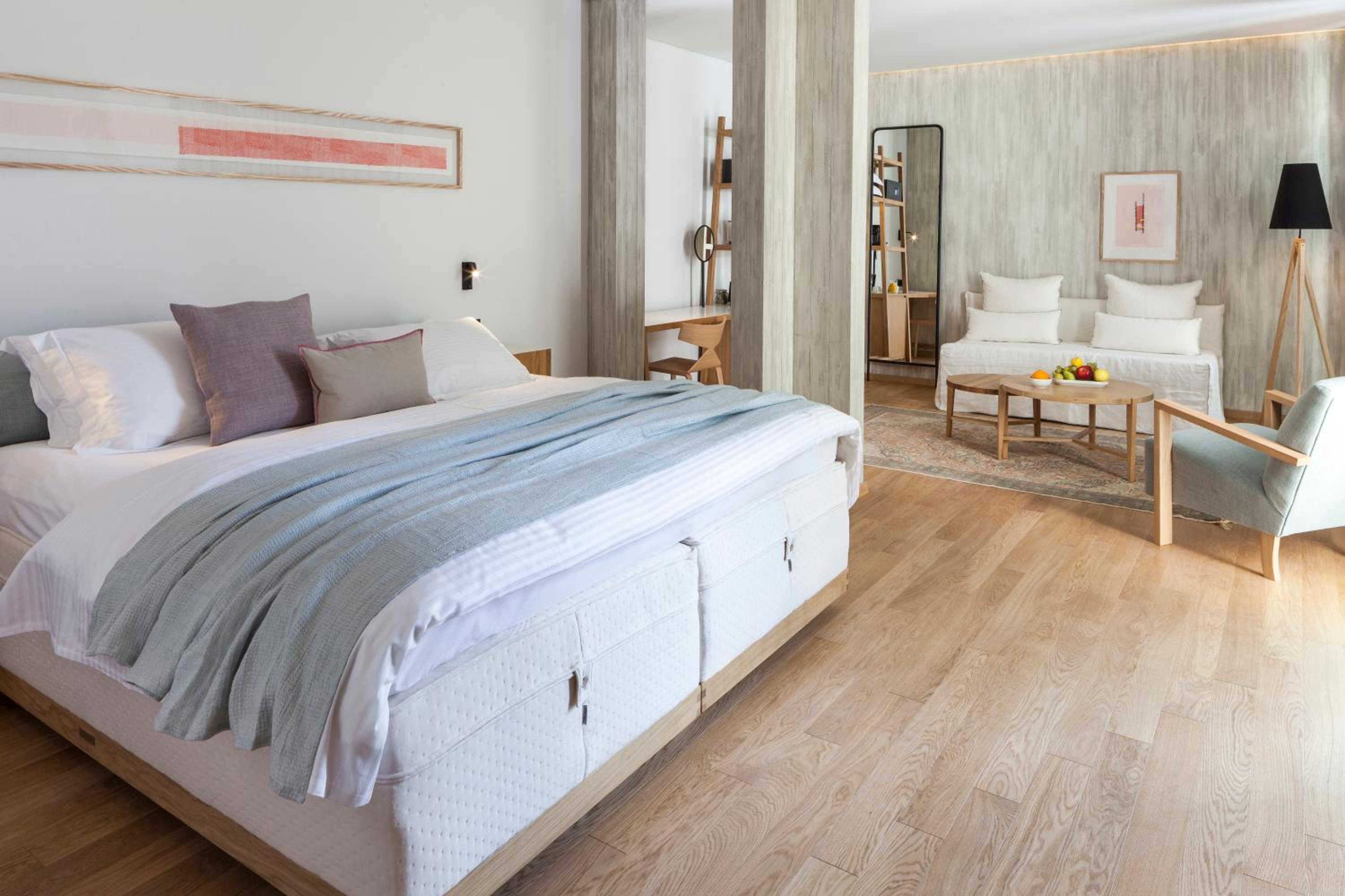 Stadtsuite mit Balkon und Stadtblick