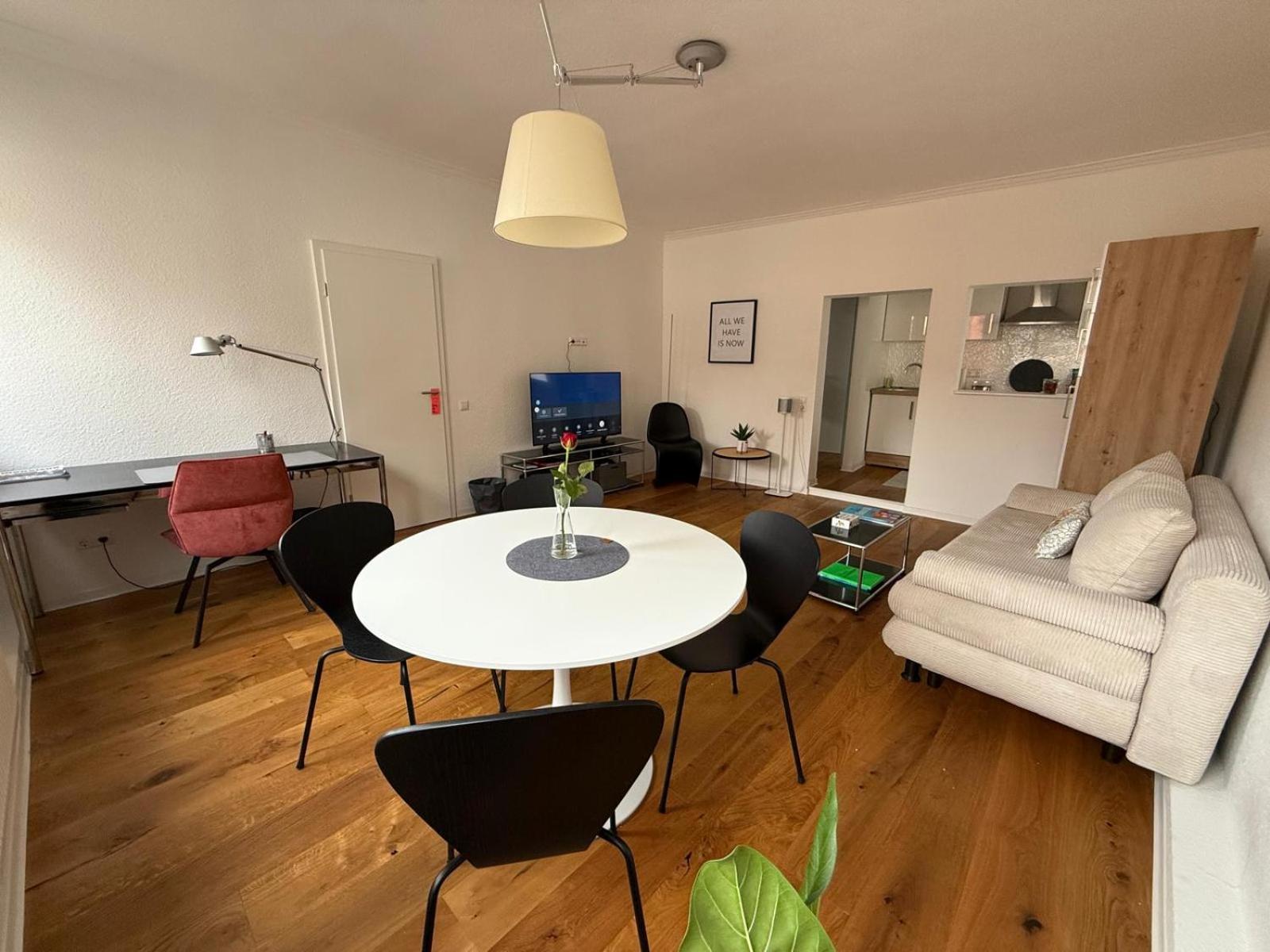 One-Bedroom Apartment photo 1