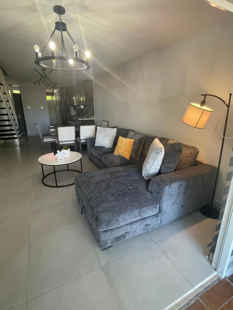 Three-Bedroom Apartment with View photo 1