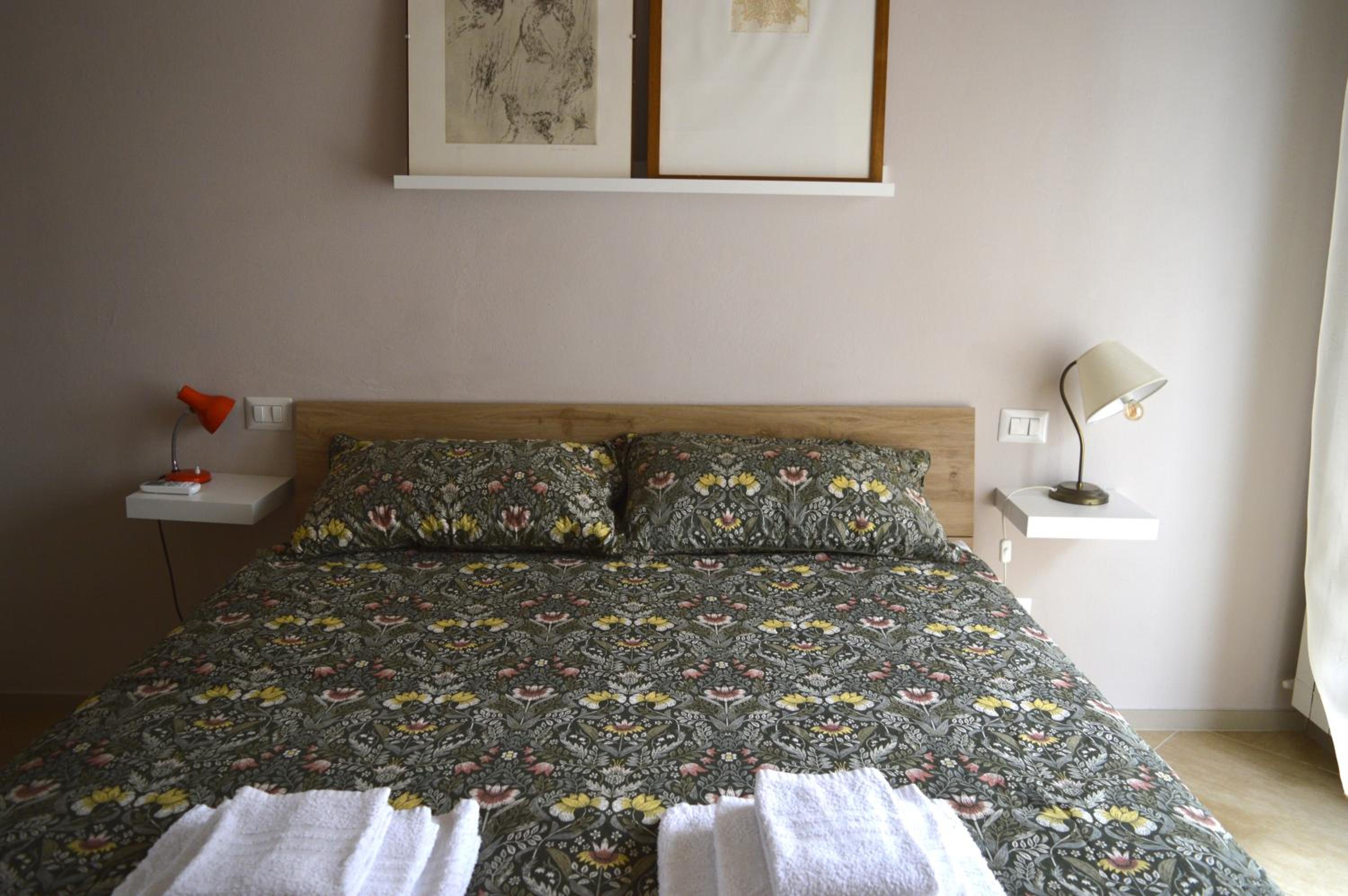 One-Bedroom Apartment photo 1