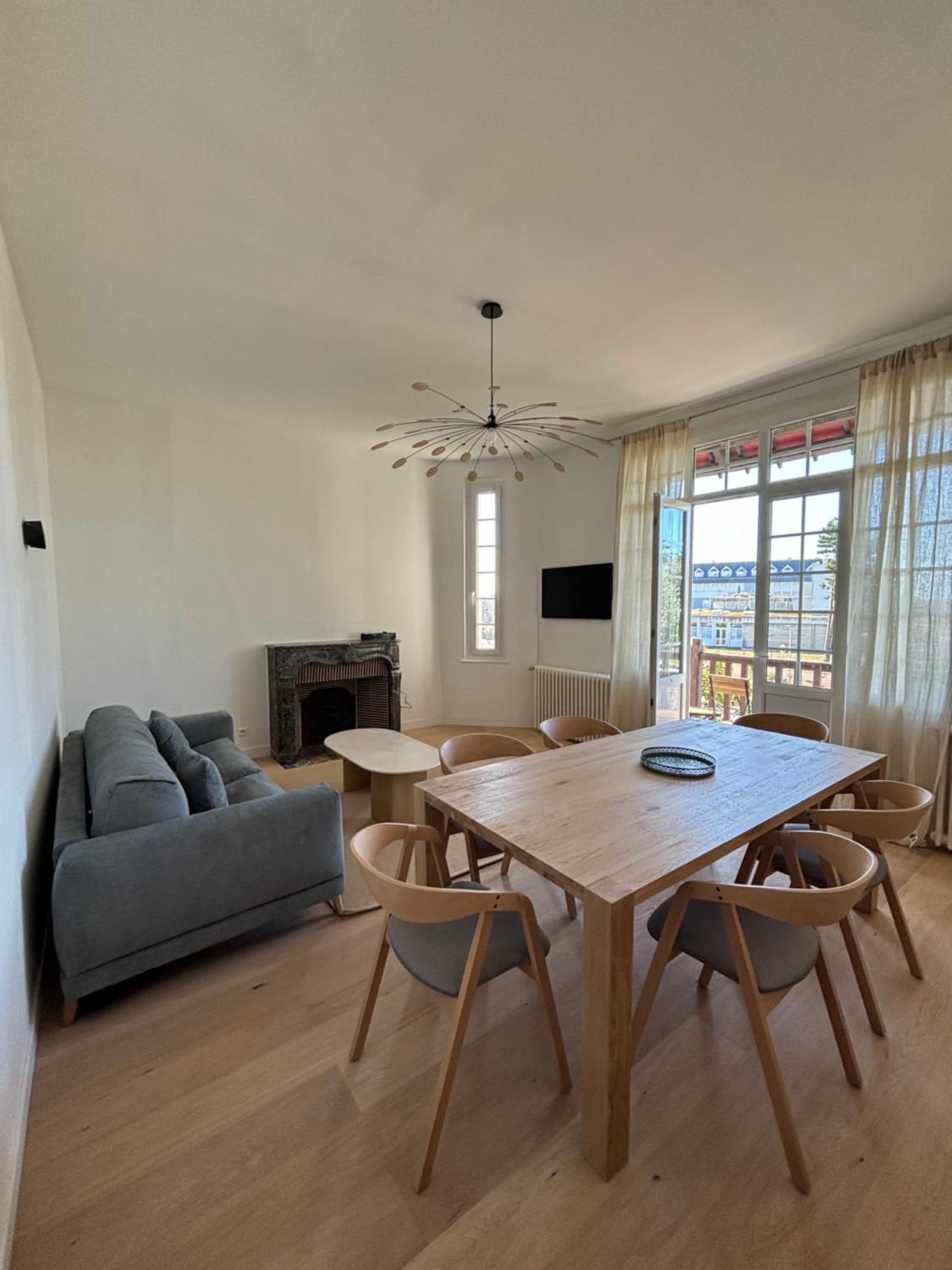 Two-Bedroom Deluxe Apartment with Balcony photo 2