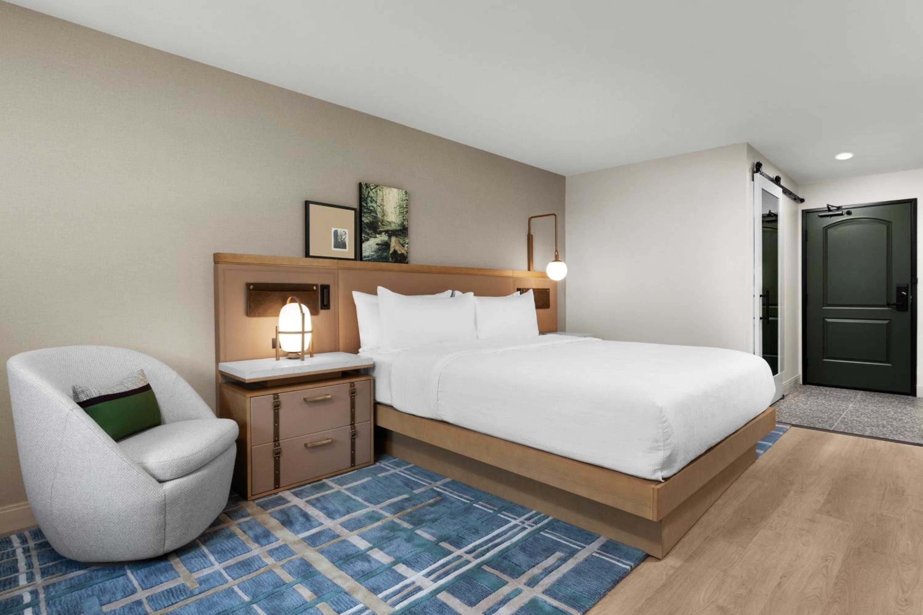 Standard King Room - Photo 2