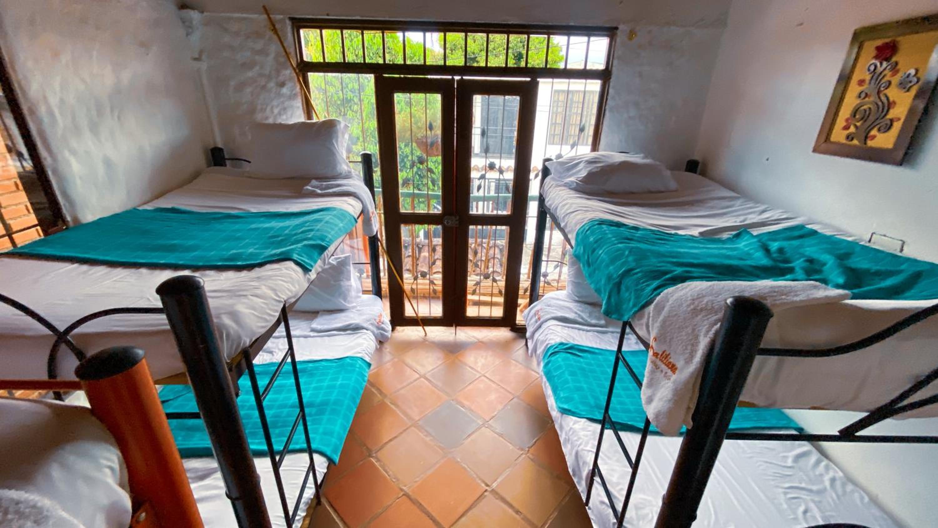 6-Bed Mixed Dormitory Room photo 1