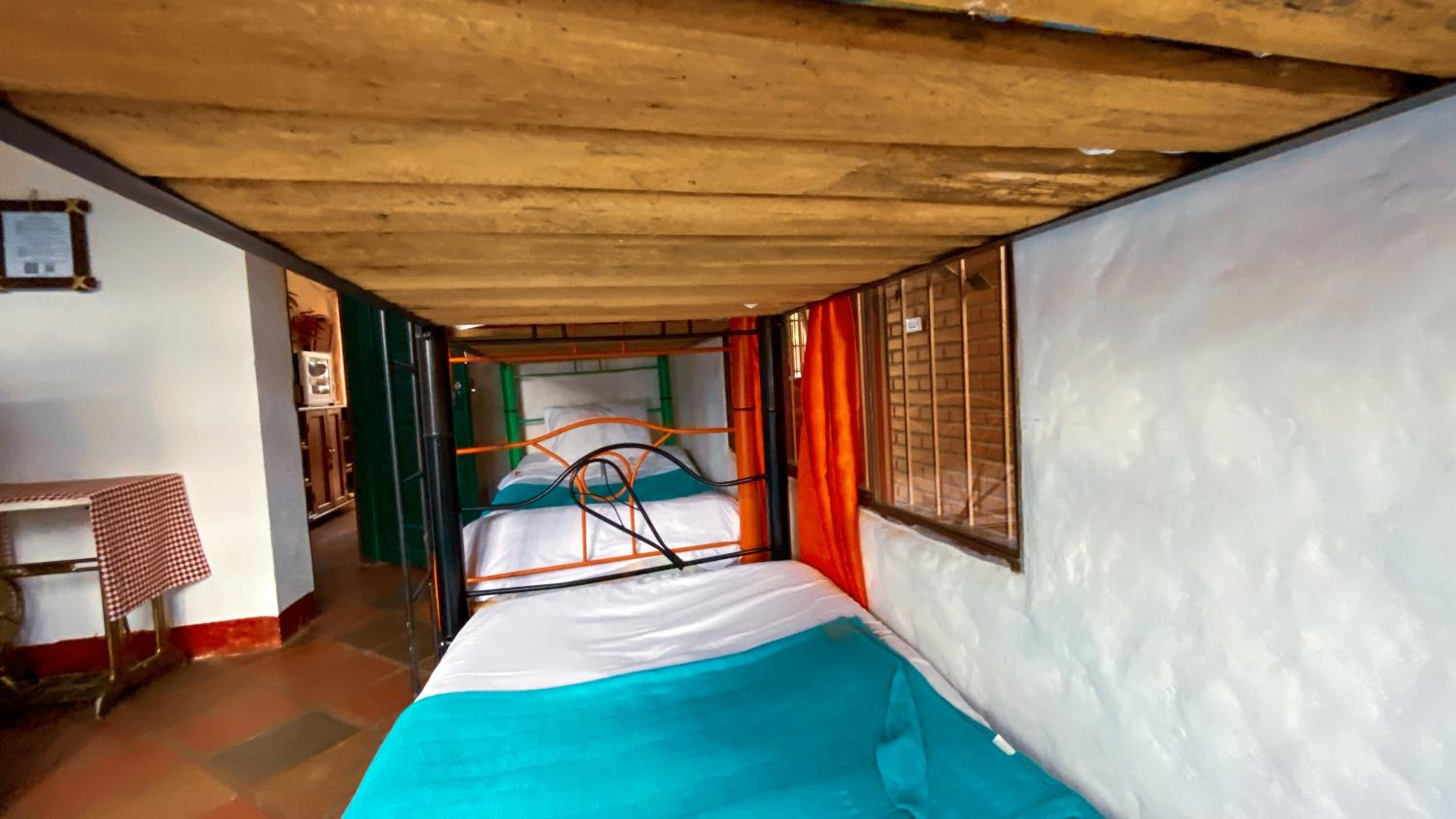 6-Bed Mixed Dormitory Room photo 3