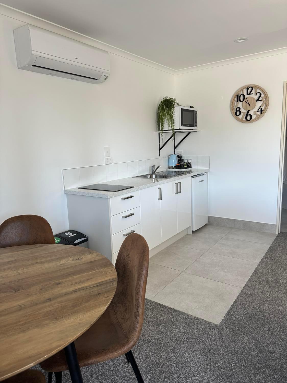 Executive One Bedroom Apartment with Spa Bath - Photo 12