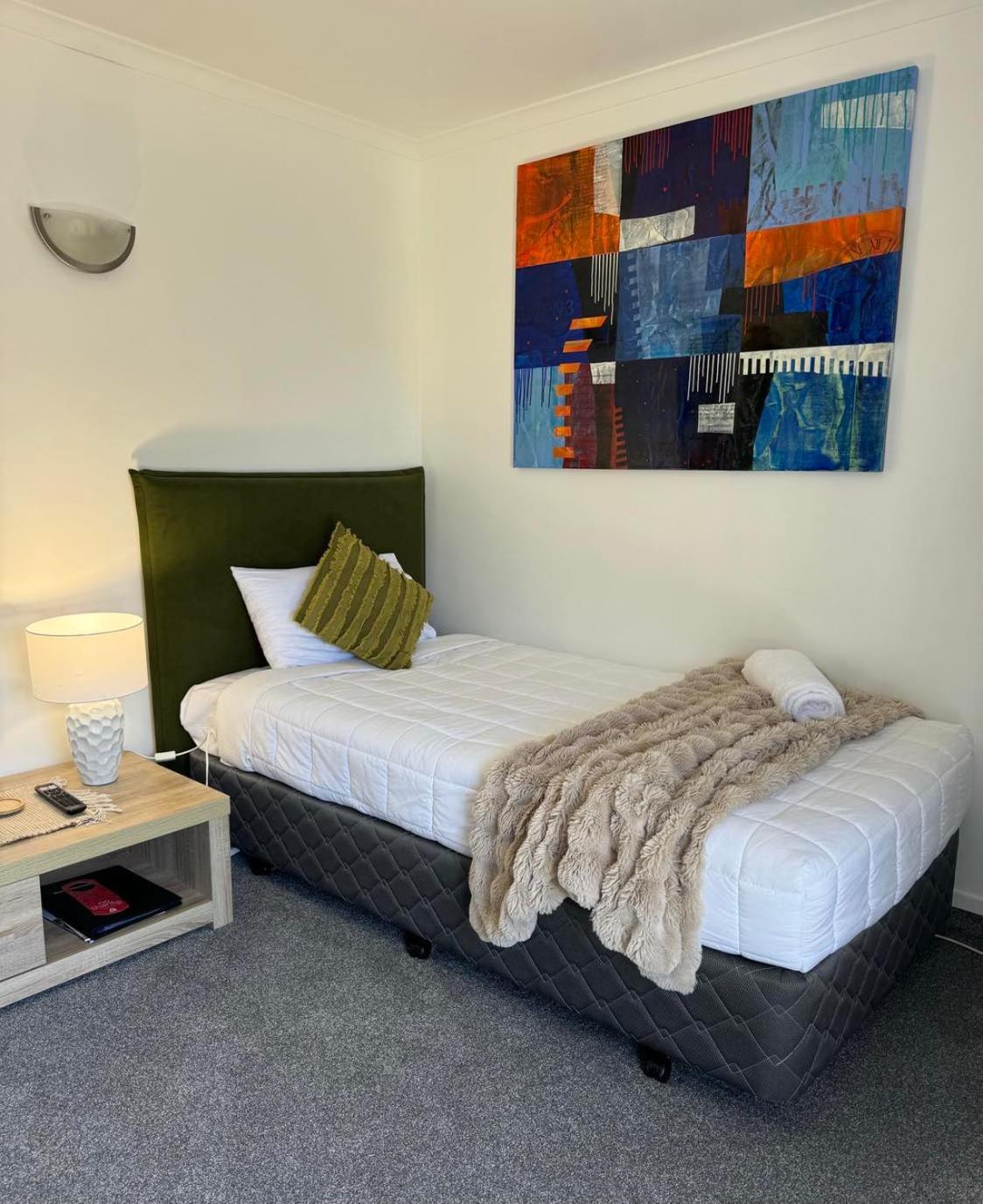 Executive One Bedroom Apartment with Spa Bath - Photo 14