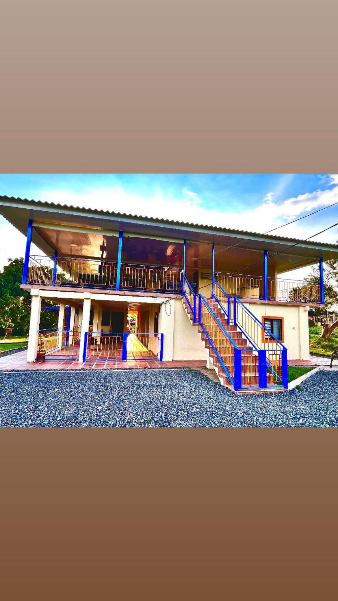Eight-Bedroom House photo 3