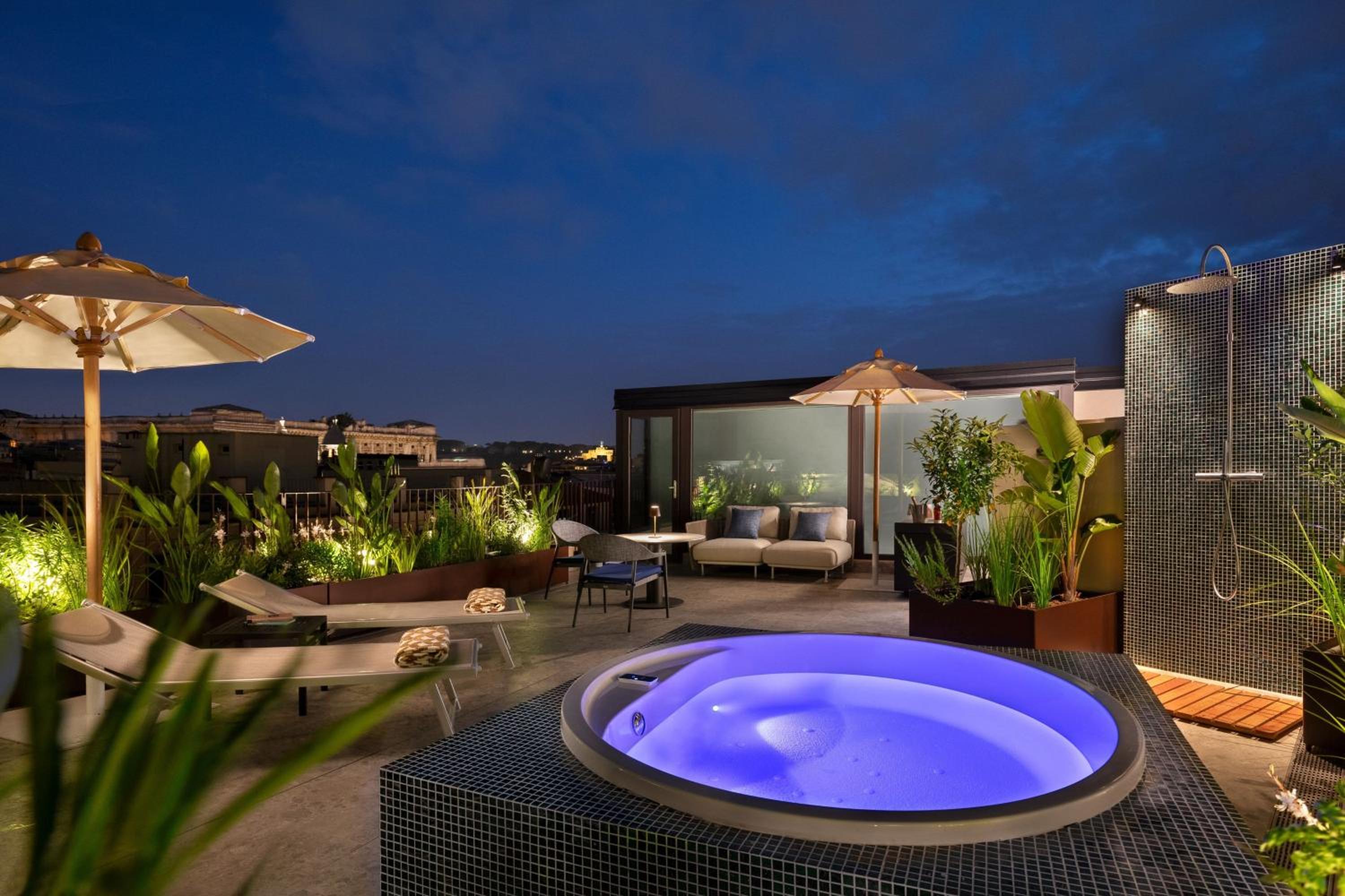 One-Bedroom Signature King Suite with Private Pool