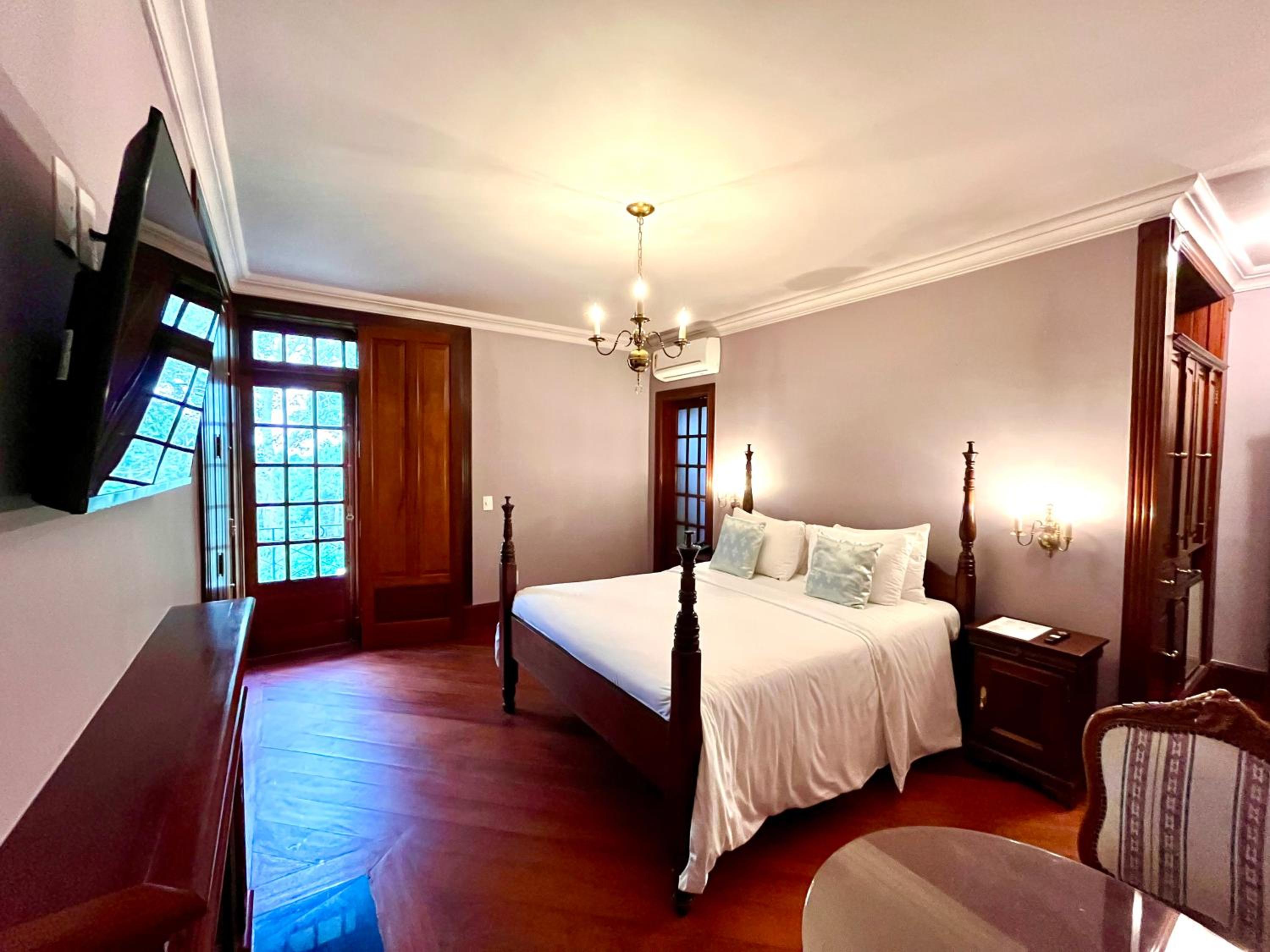 Deluxe Double Room with Bath - Photo 2