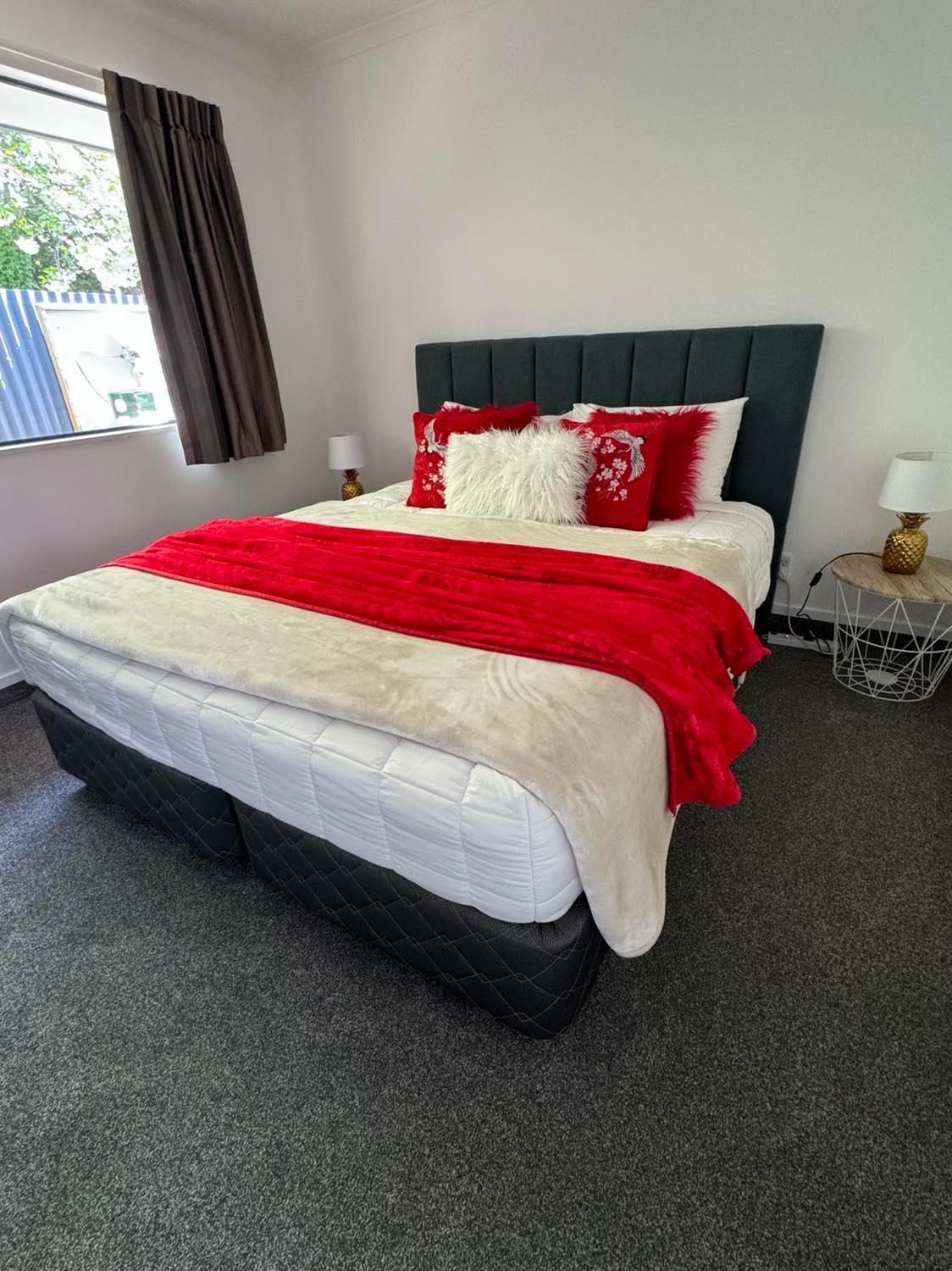 Executive One Bedroom Apartment with Spa Bath - Photo 2