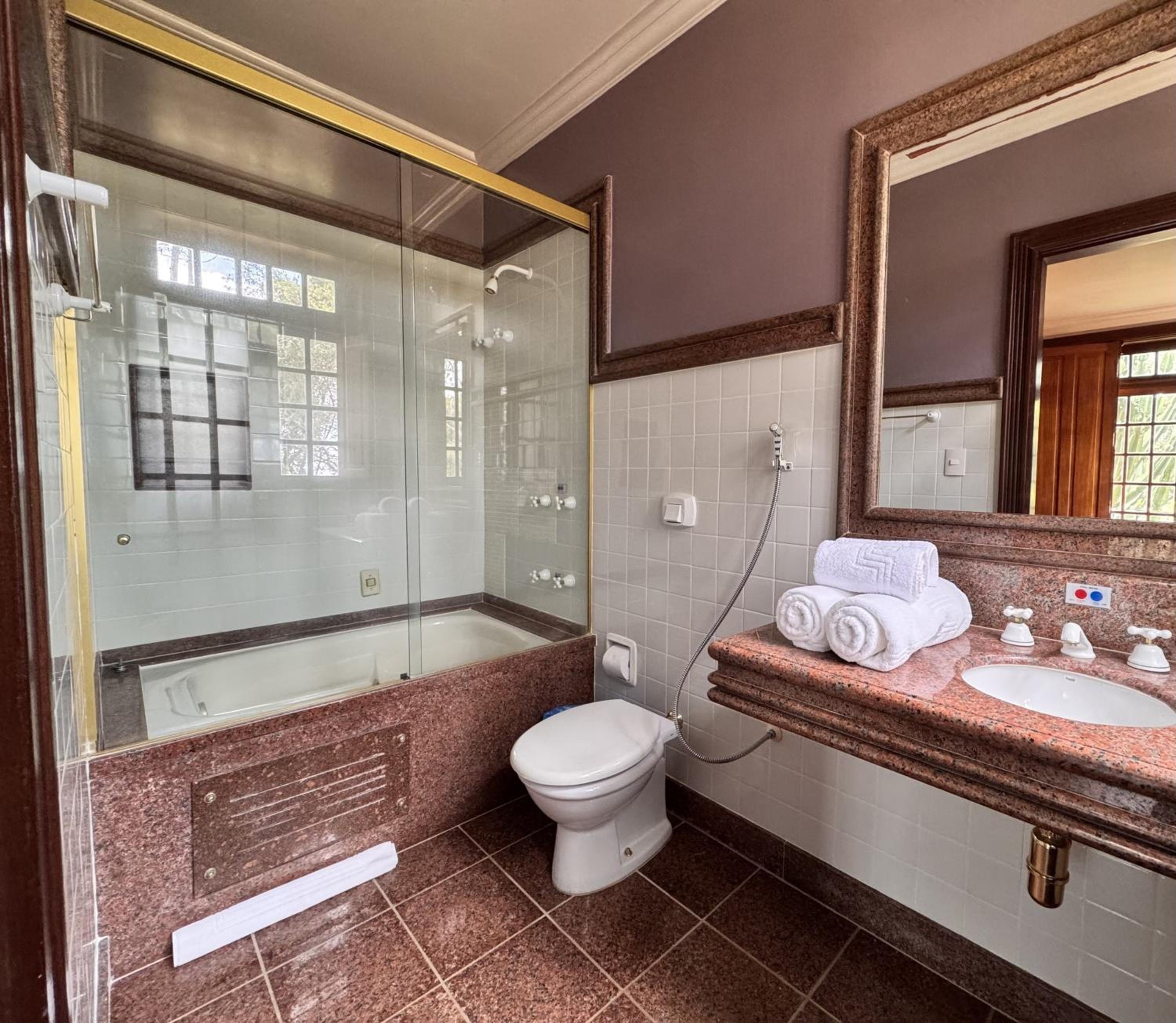 Deluxe Double Room with Bath - Photo 4