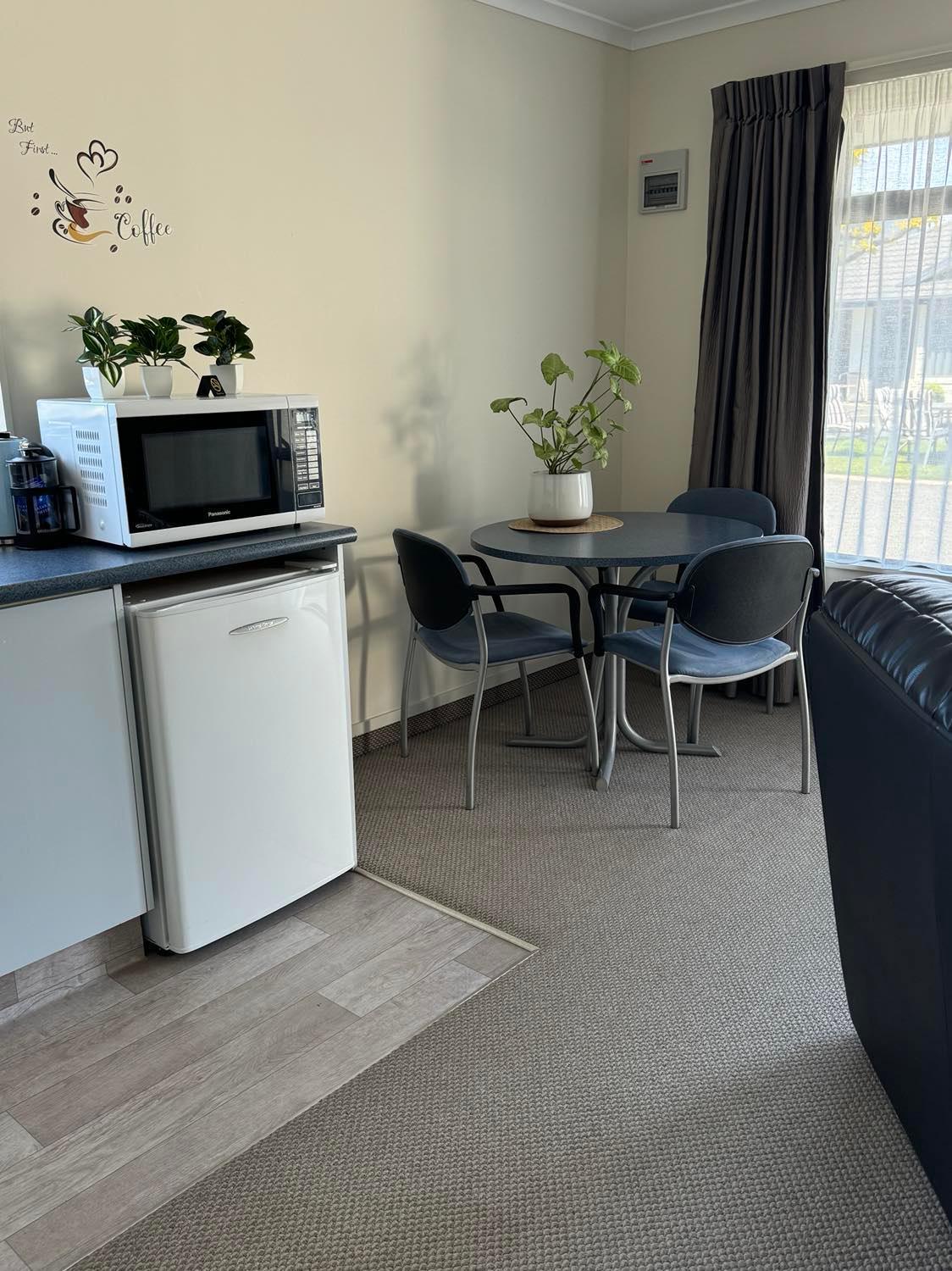 Executive One Bedroom Apartment - Photo 2