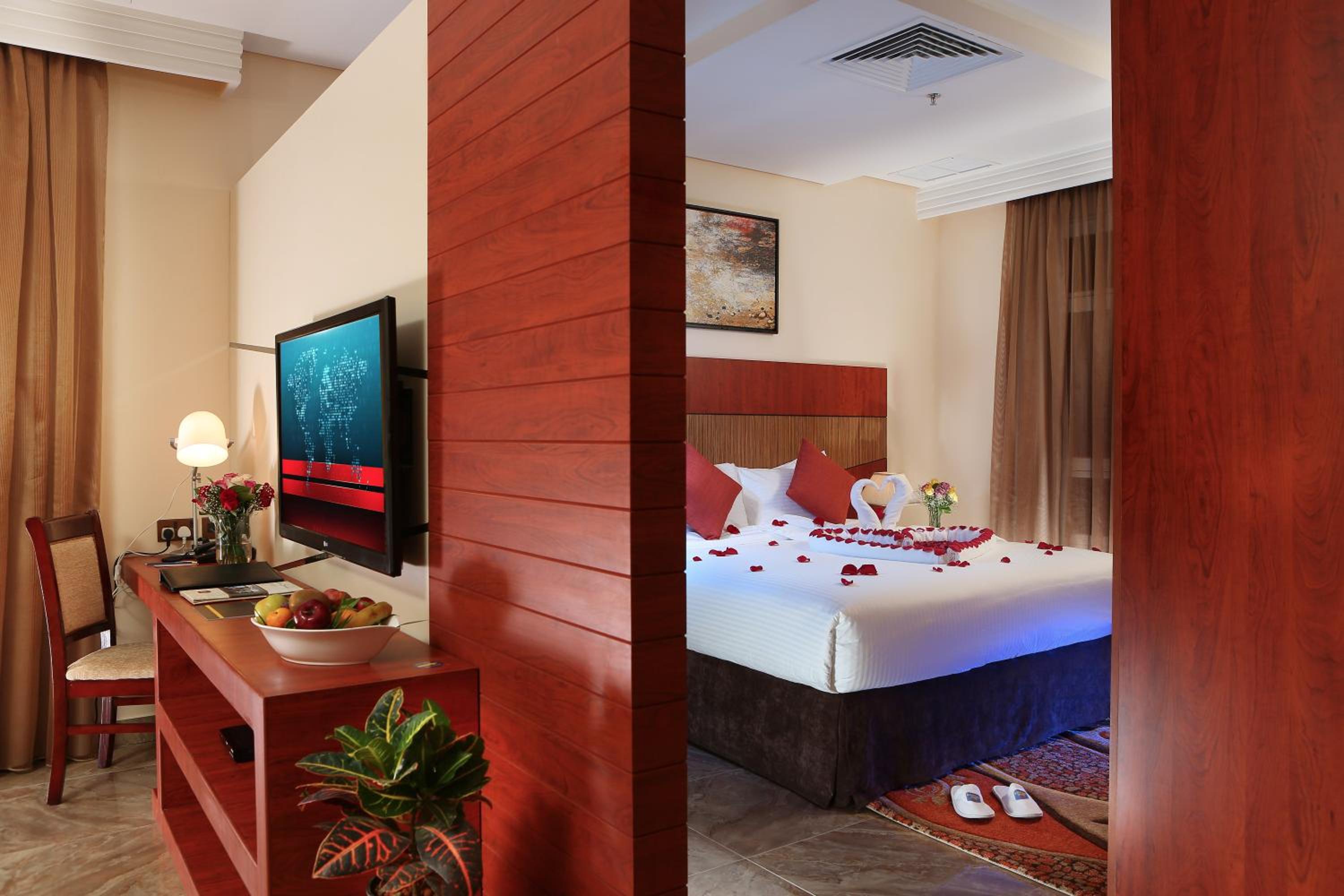 Superior King Suite with Sitting Area photo 3