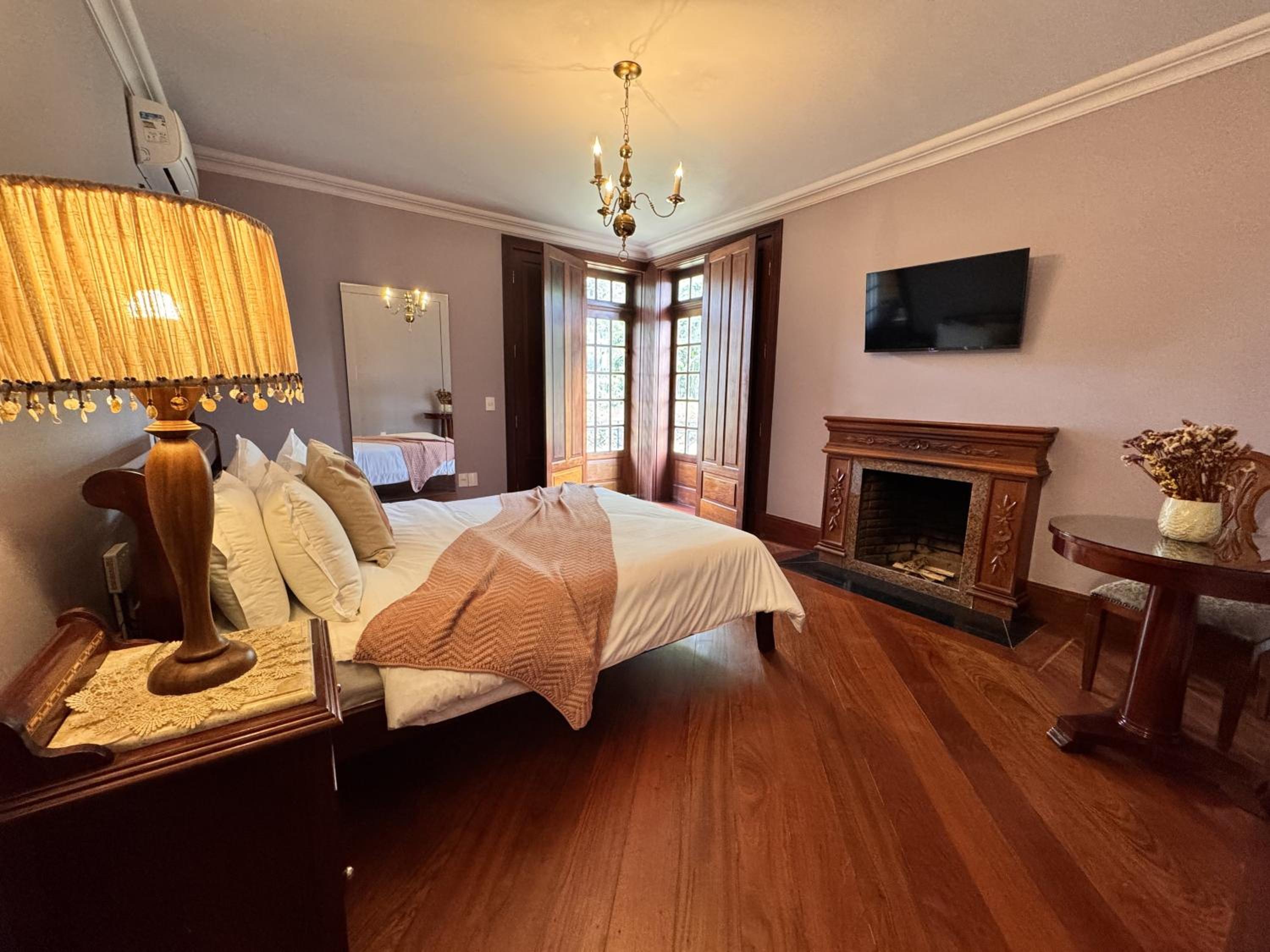 Deluxe Double Room with Bath - Photo 3