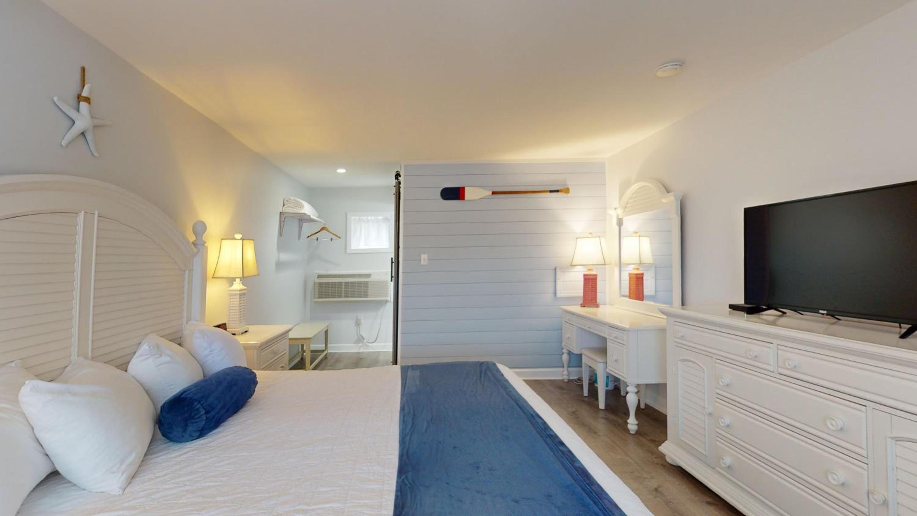 Standard King Room - Photo 6