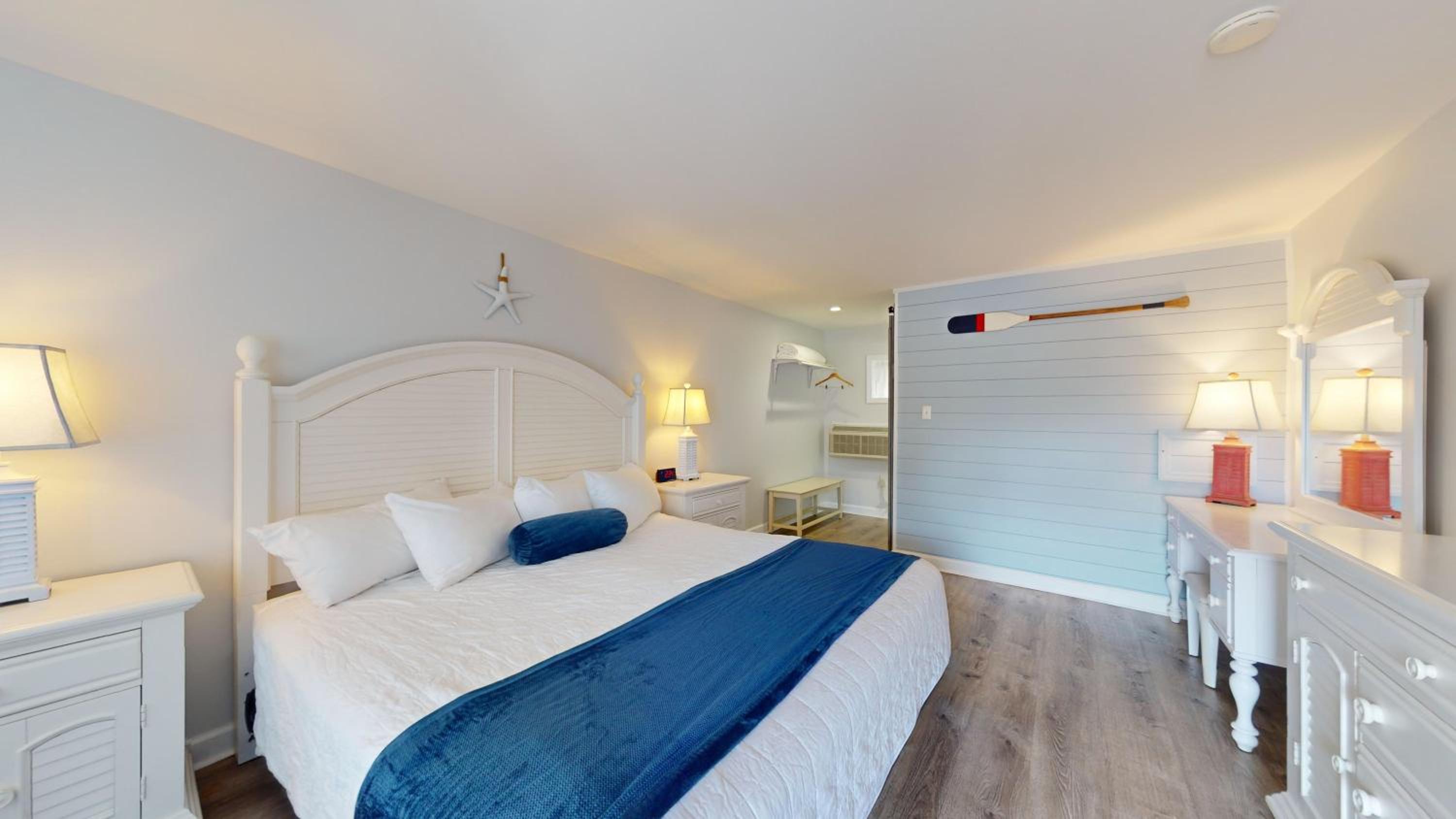 Standard King Room - Photo 7