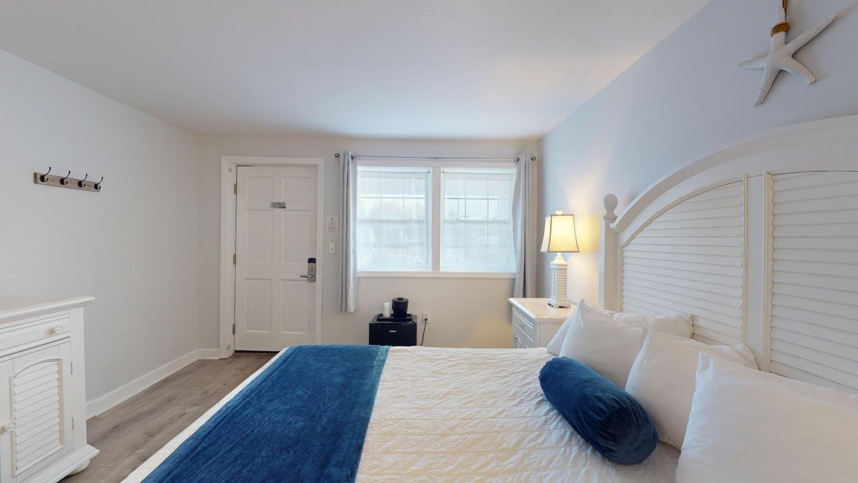 Standard King Room - Photo 2