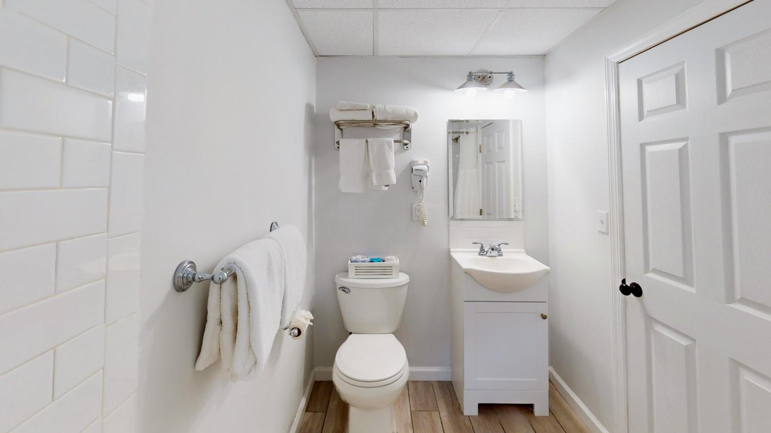 Deluxe King Room - Photo 6