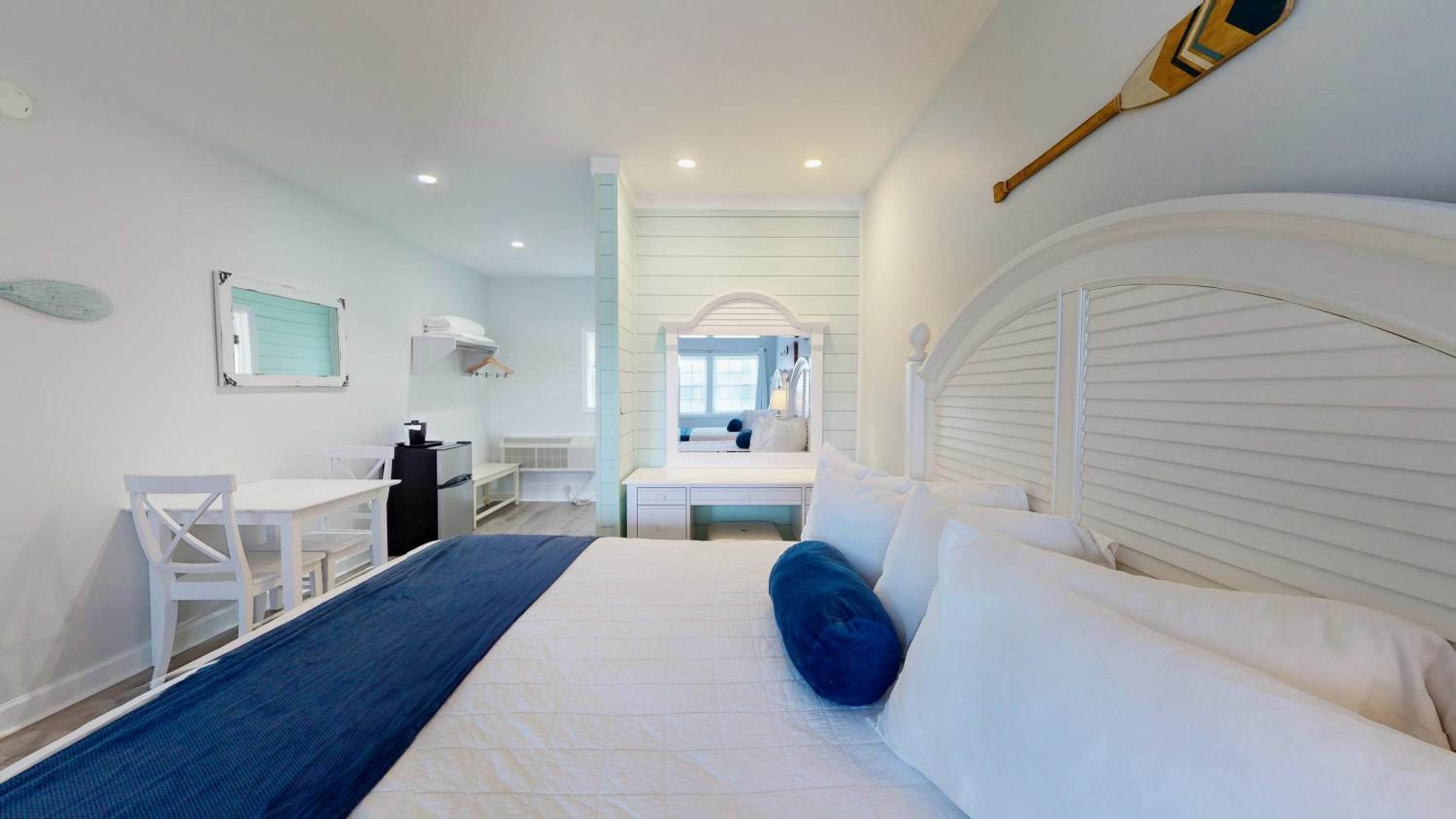 Deluxe King Room - Photo 5