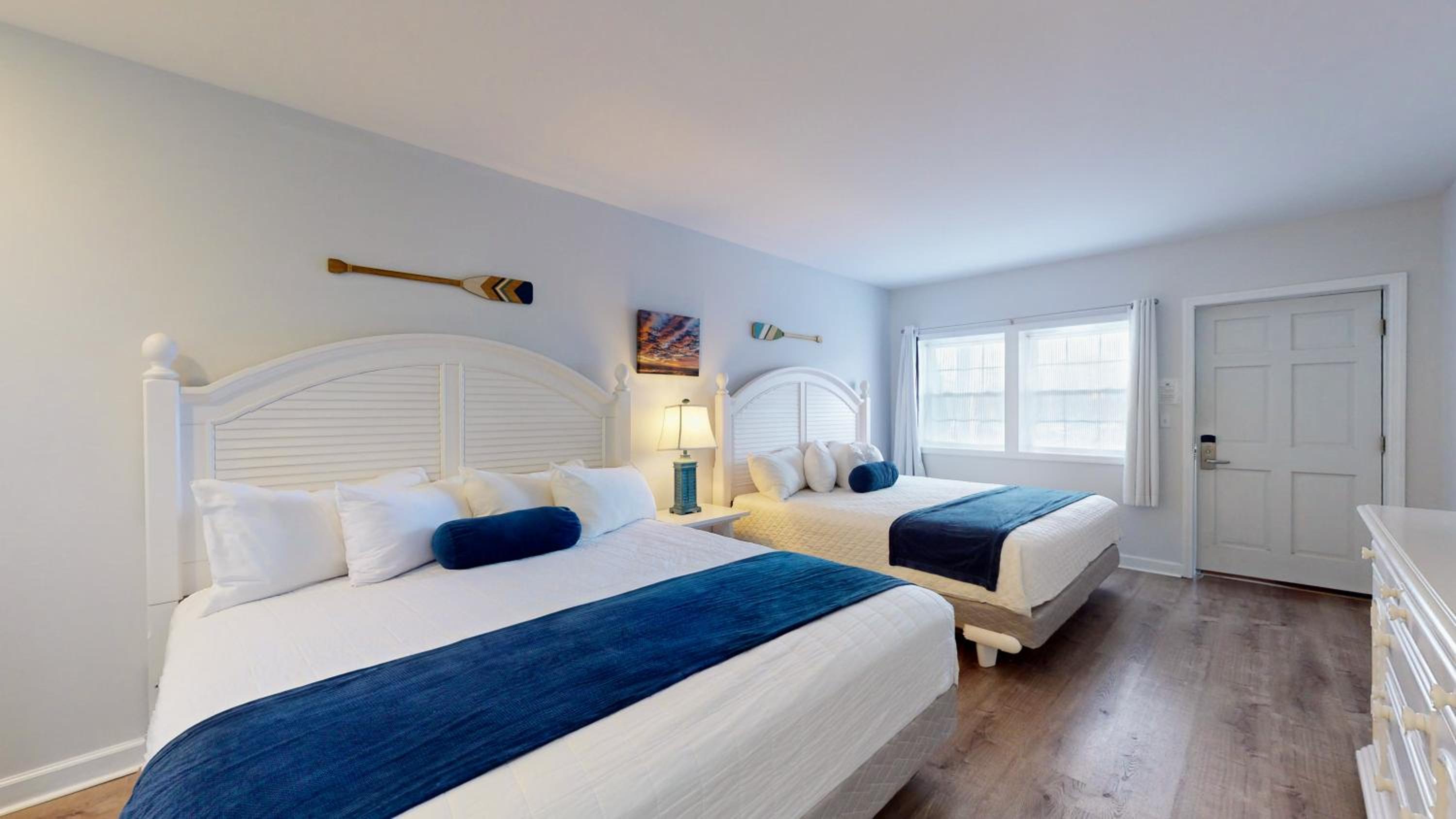 Deluxe King Room - Photo 3