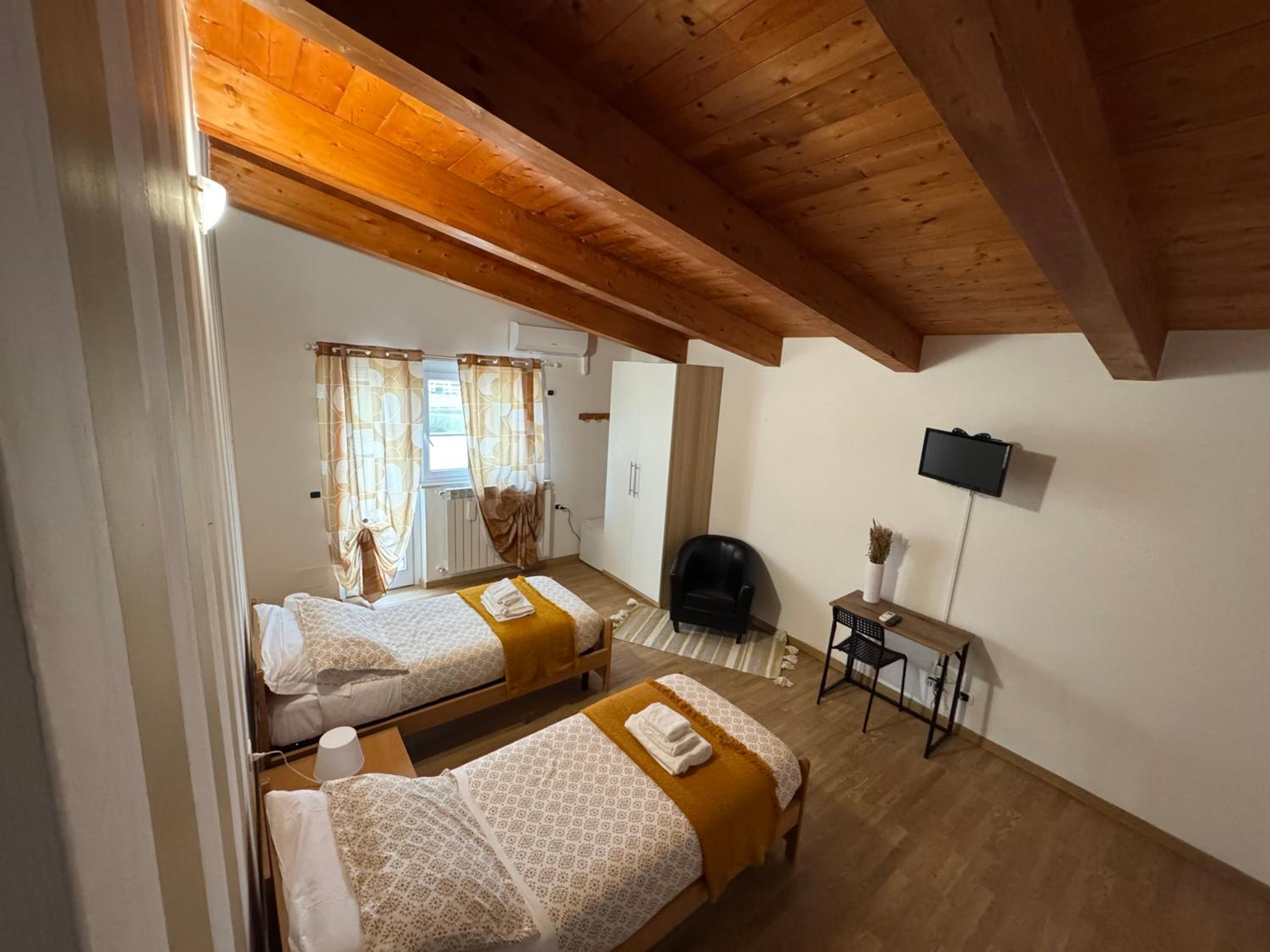 Double or Twin Room with Private Bathroom photo 2