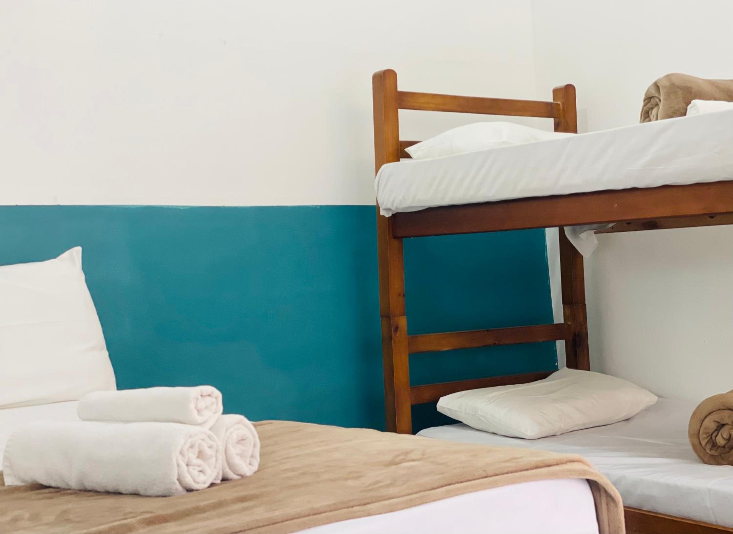 Quadruple Room with Private Bathroom - Photo 4