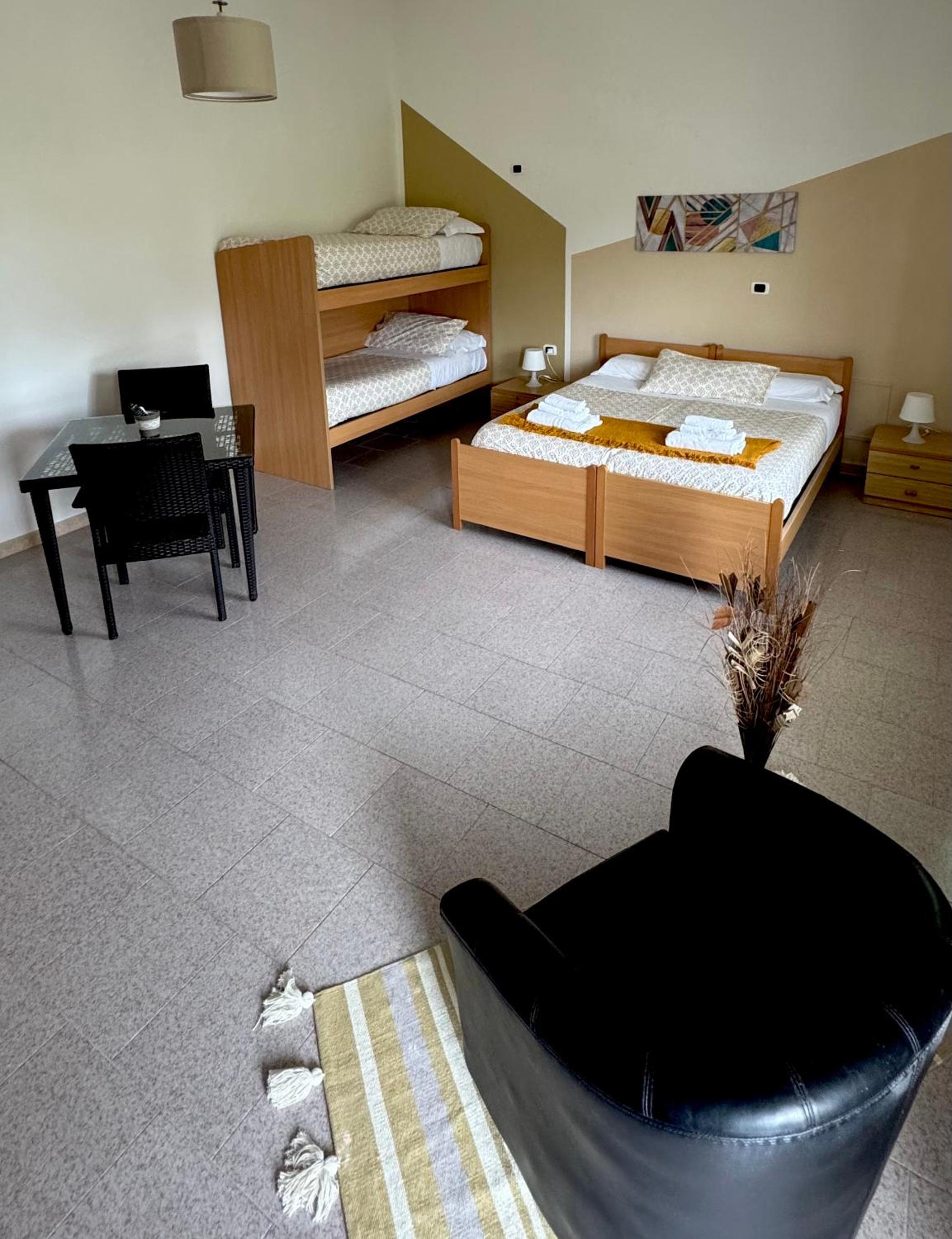 Quadruple Room with Private External Bathroom photo 2