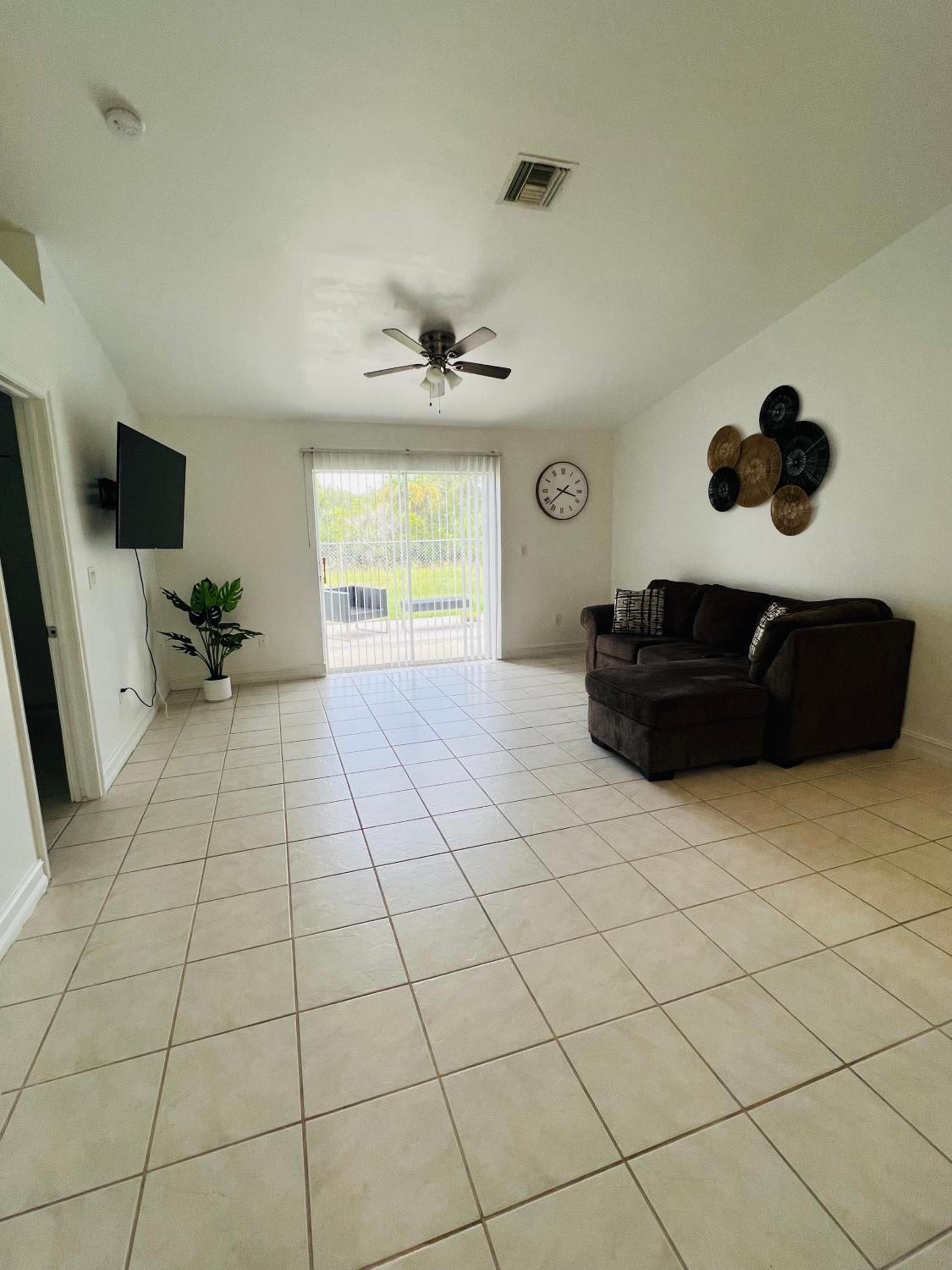 One-Bedroom House photo 3