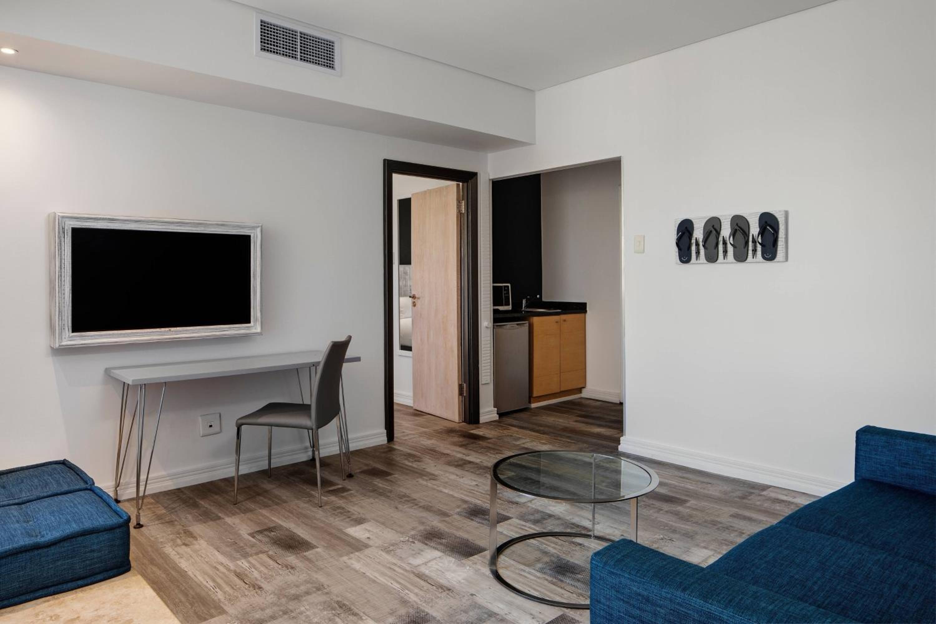 Executive Suite - Photo 1