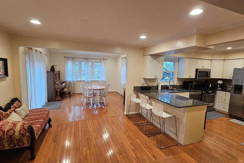 Four-Bedroom House photo 2