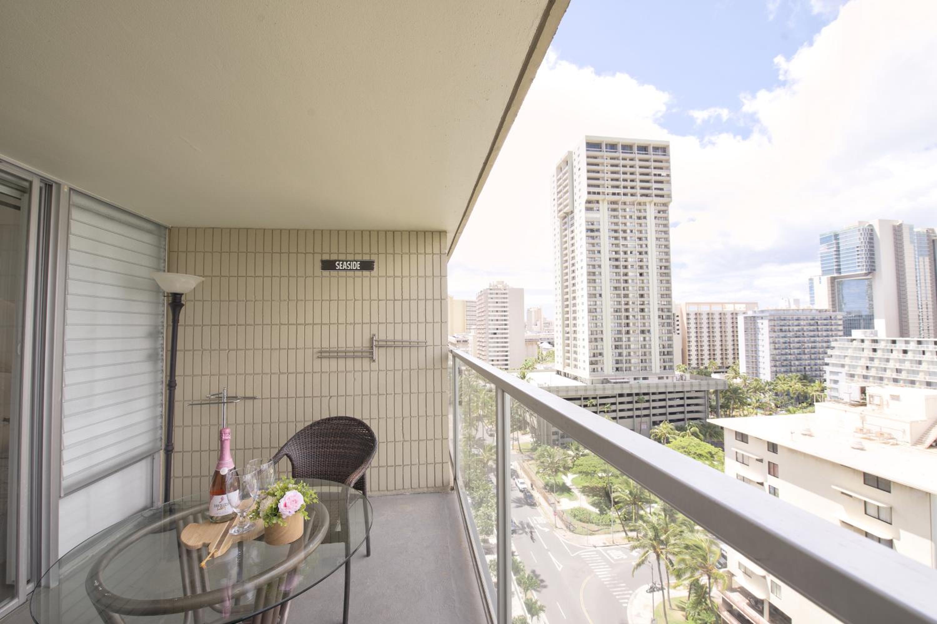 Central Waikiki luxury High Wtih Views & Beach: One-Bedroom Apartment photo