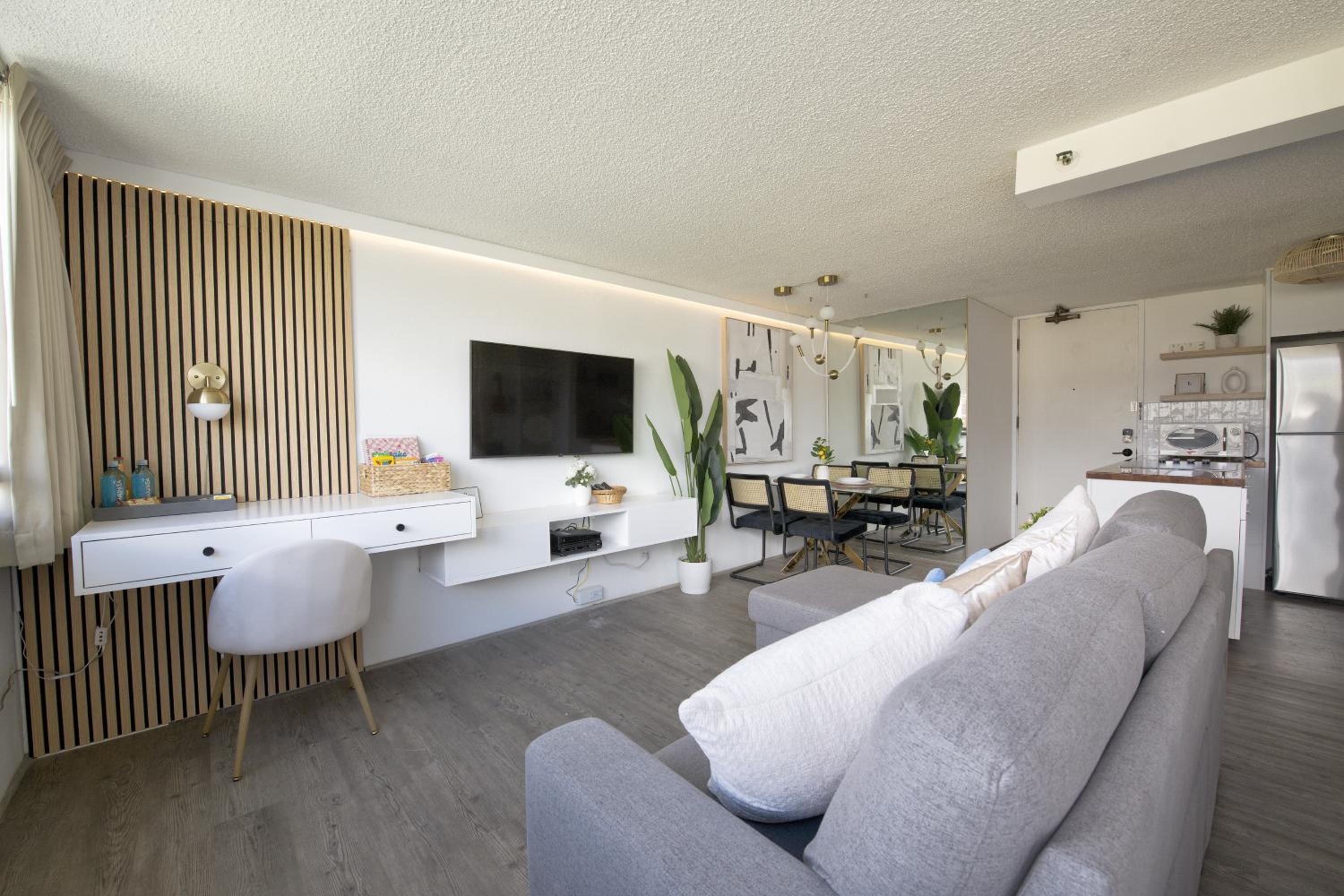 Central Waikiki luxury High Wtih Views & Beach: One-Bedroom Apartment photo