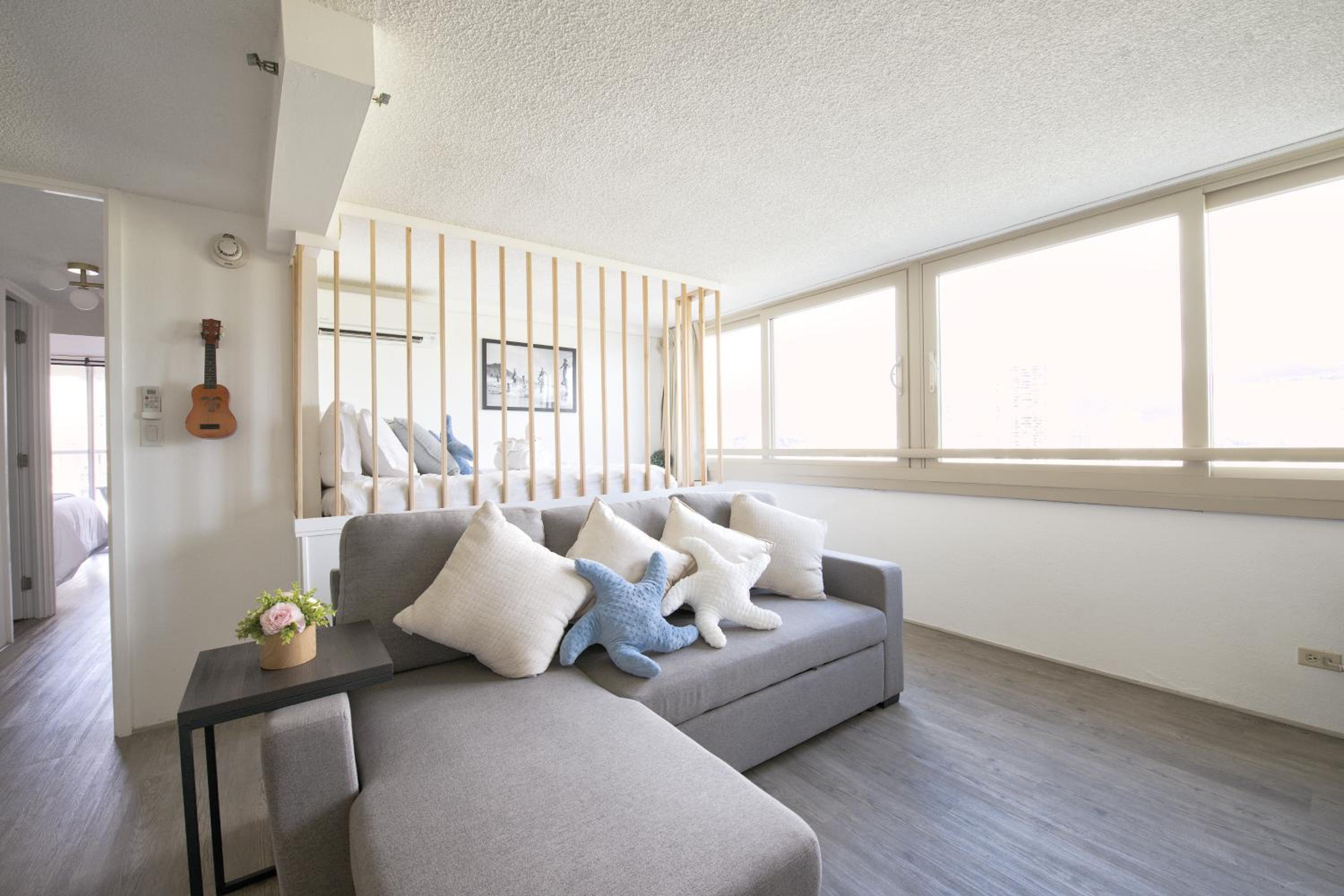 Central Waikiki luxury High Wtih Views & Beach: One-Bedroom Apartment photo