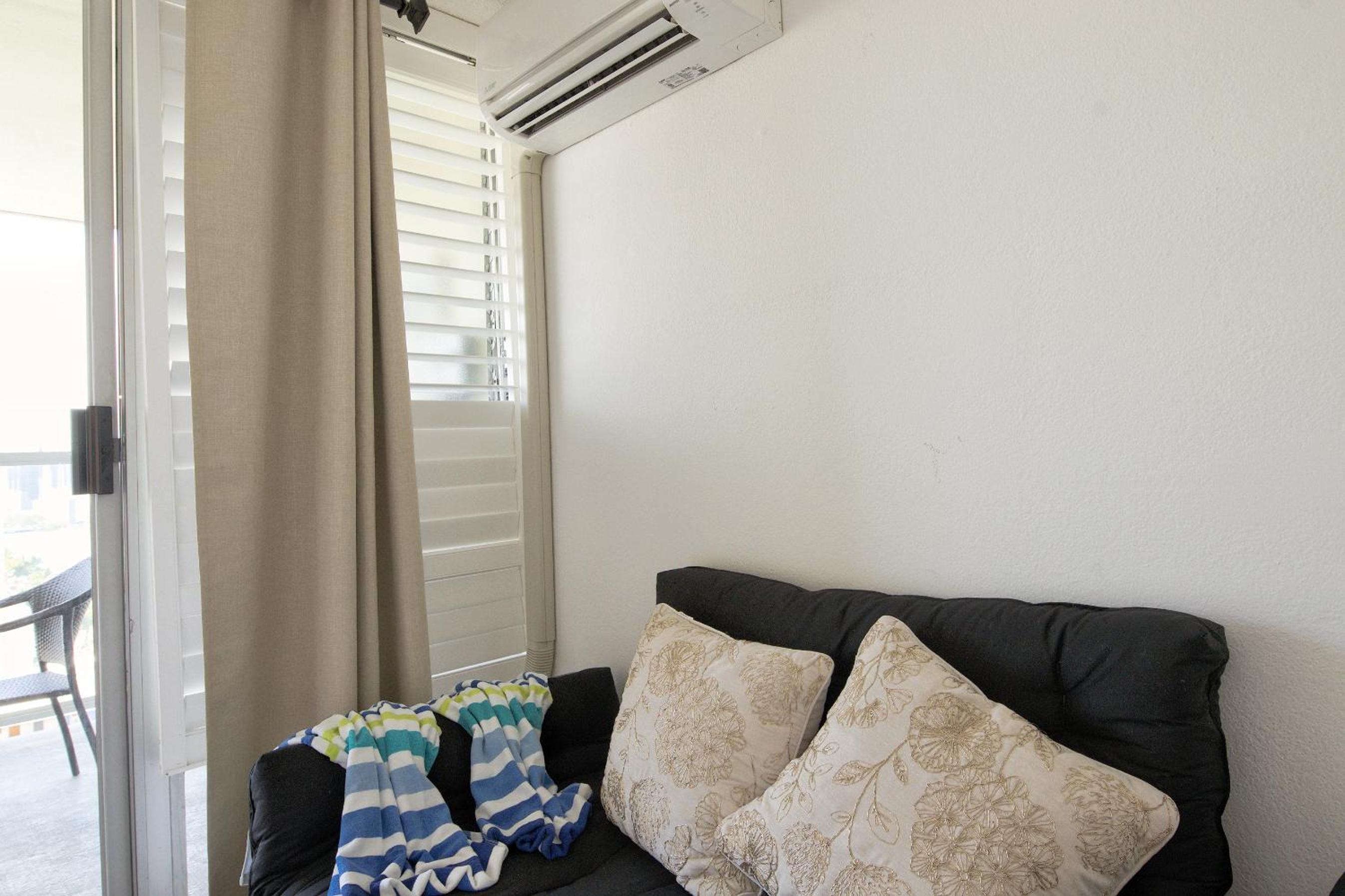 Central Waikiki luxury High Wtih Views & Beach: One-Bedroom Apartment photo