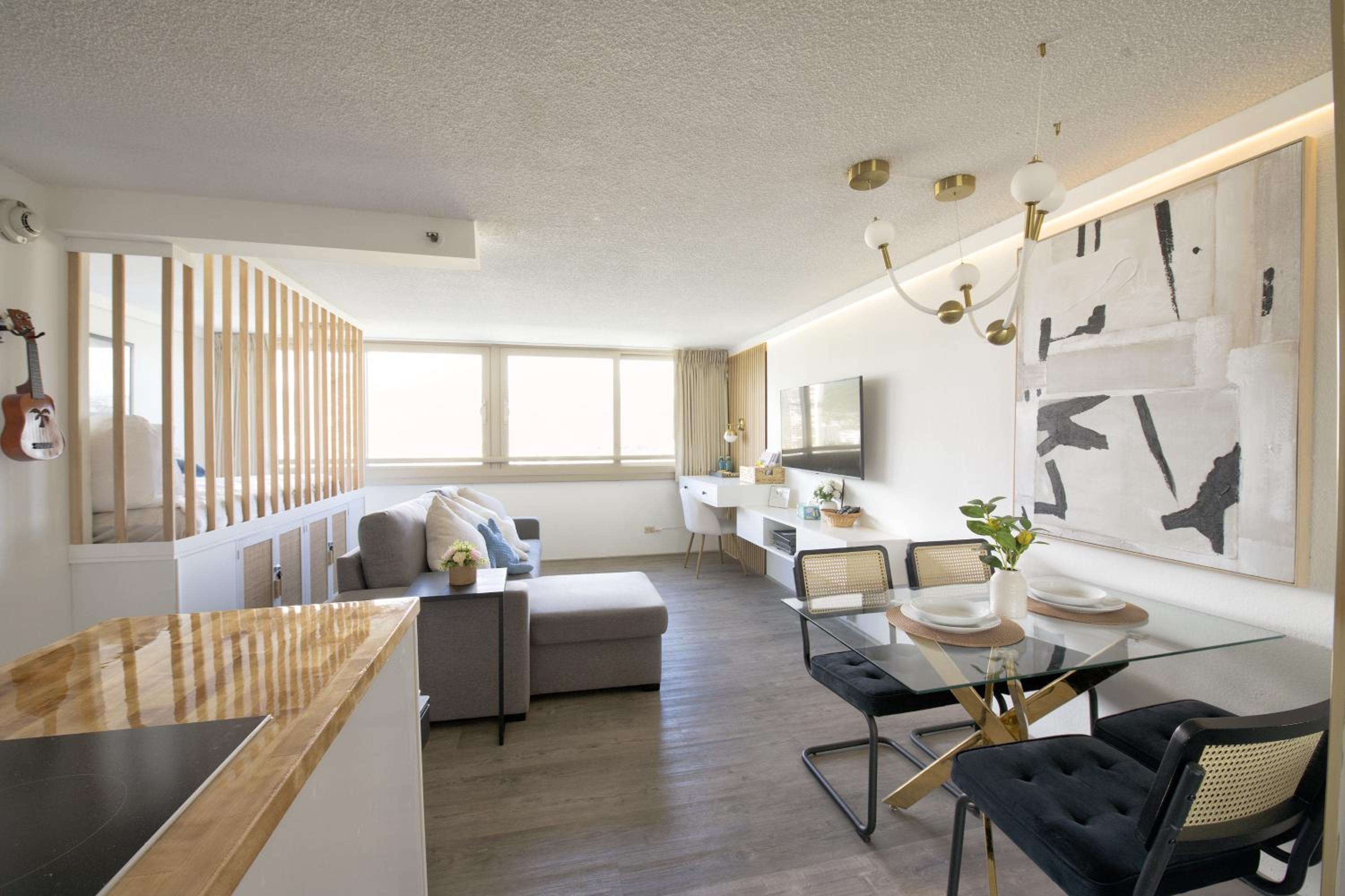 Central Waikiki luxury High Wtih Views & Beach: One-Bedroom Apartment photo