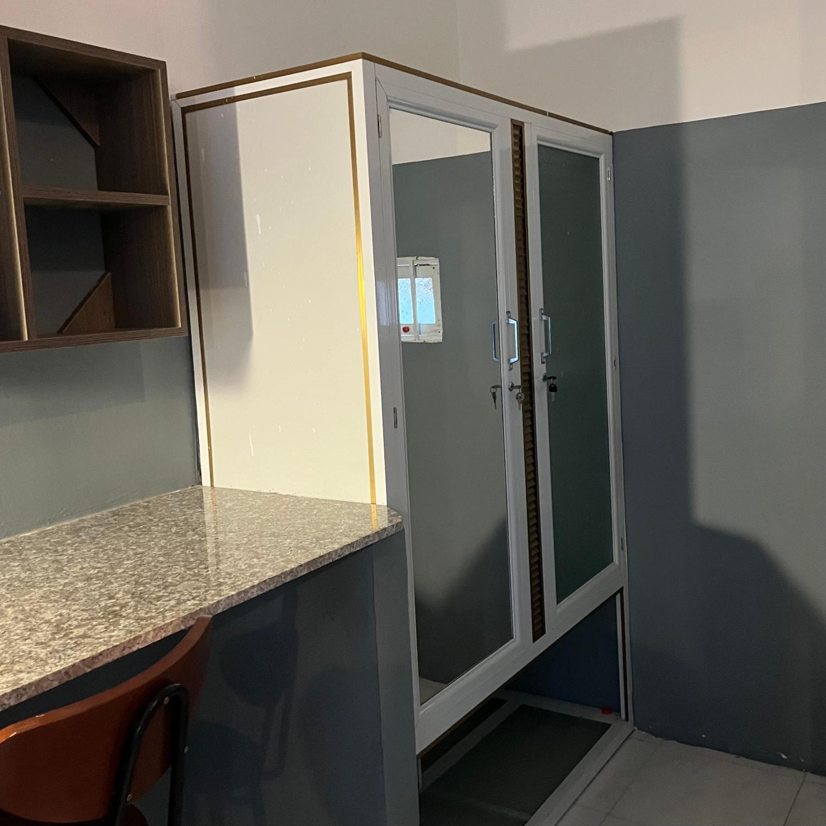 Twin Room With Private Bathroom photo 2