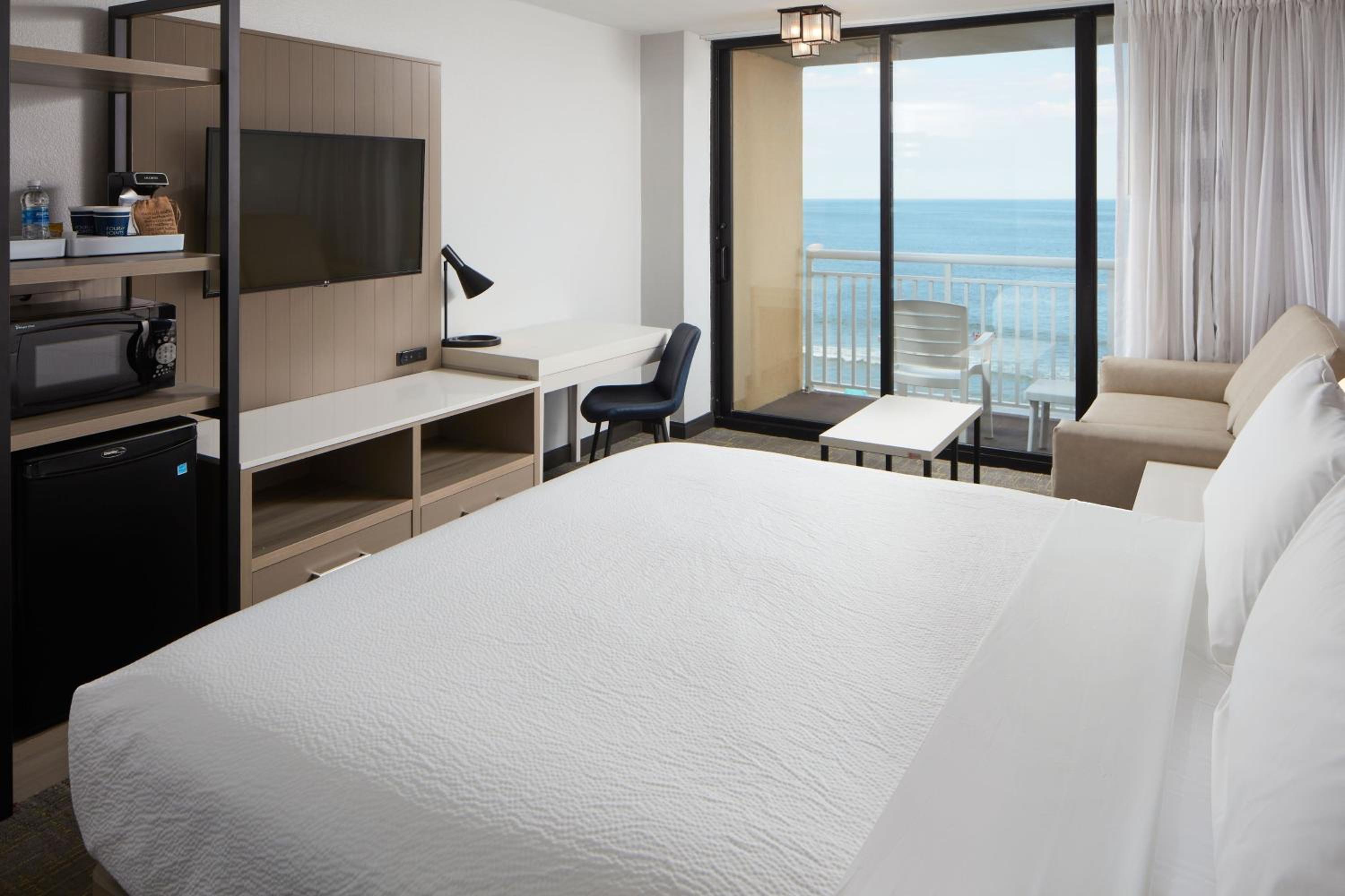 Guest room, 1 King, Oceanfront, Balcony - Photo 4