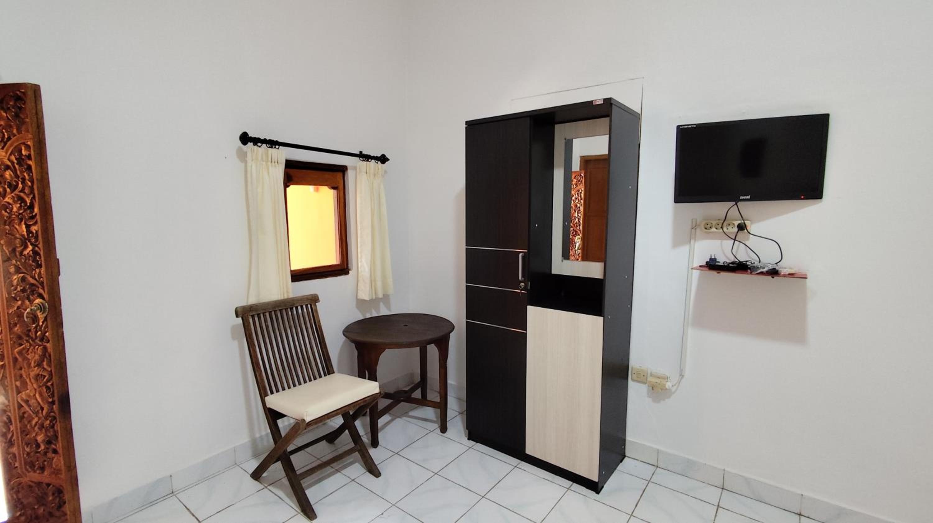 Twin Room with Pool View - Photo 11